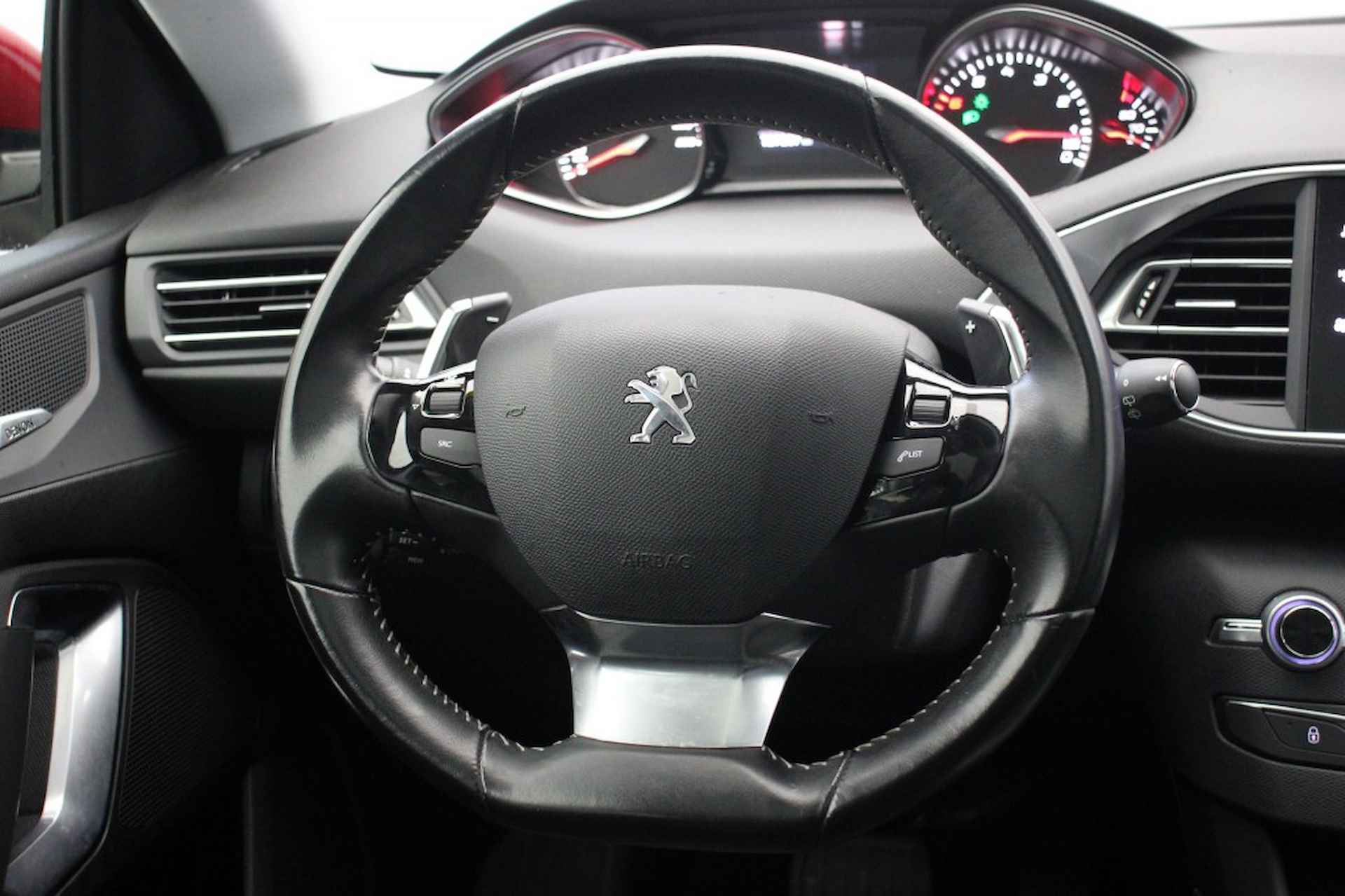 PEUGEOT 308 1.2 Premium Automaat - Panorama, Trekhaak, Carplay, Camera - 23/42