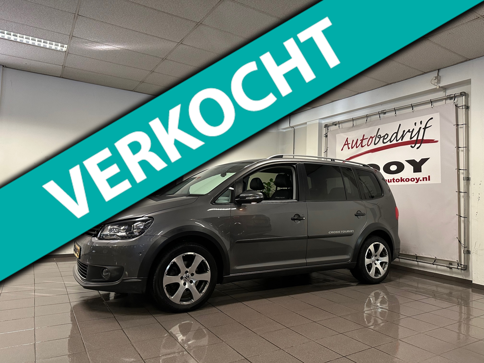 Volkswagen Touran 1.4 TSI Cross Highline * Automaat / 7 Persoons / Panoramadak / Trekhaak / NL Auto *