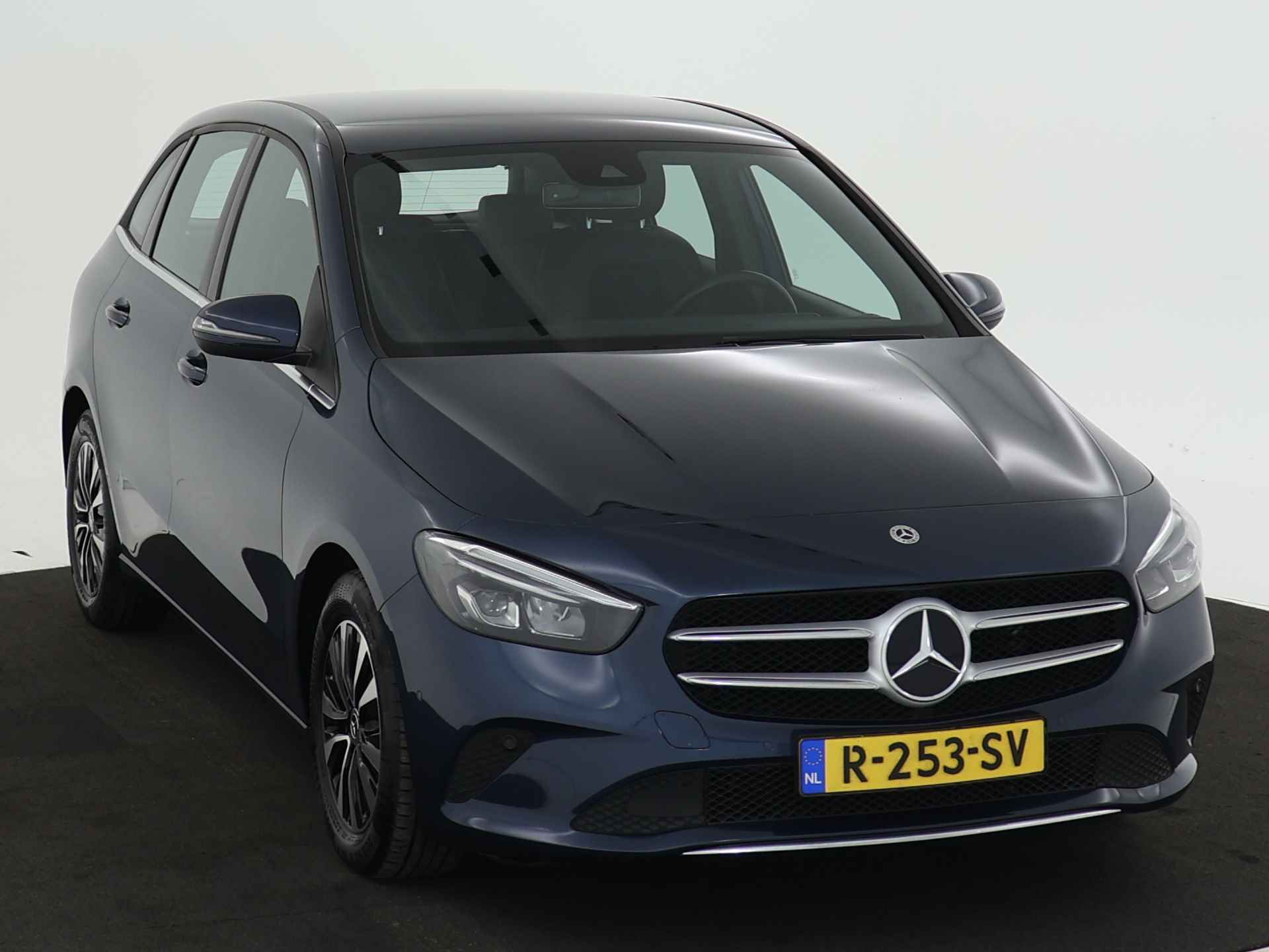 Mercedes-Benz B-Klasse 180 Business Line | Trekhaak | Parkeerpakket met achteruitrijcamera | EASY-PACK-achterklep | Stoelverwarming voor | Spiegelpakket | Cruise control Inclusief 24 maanden Mercedes-Benz Certified garantie voor Europa. - 23/39