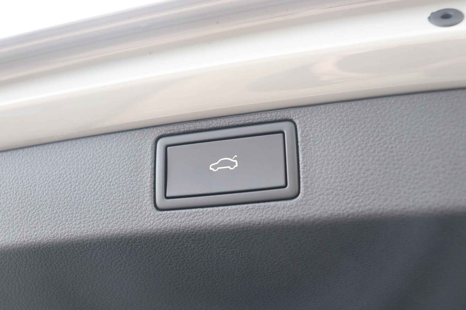 Škoda Scala 1.0 TSI Monte Carlo | Panorama dak | Navigatie | Adaptieve cruise control | Elektrische achterklep | Virtual cockpit | 18 inch - 12/34