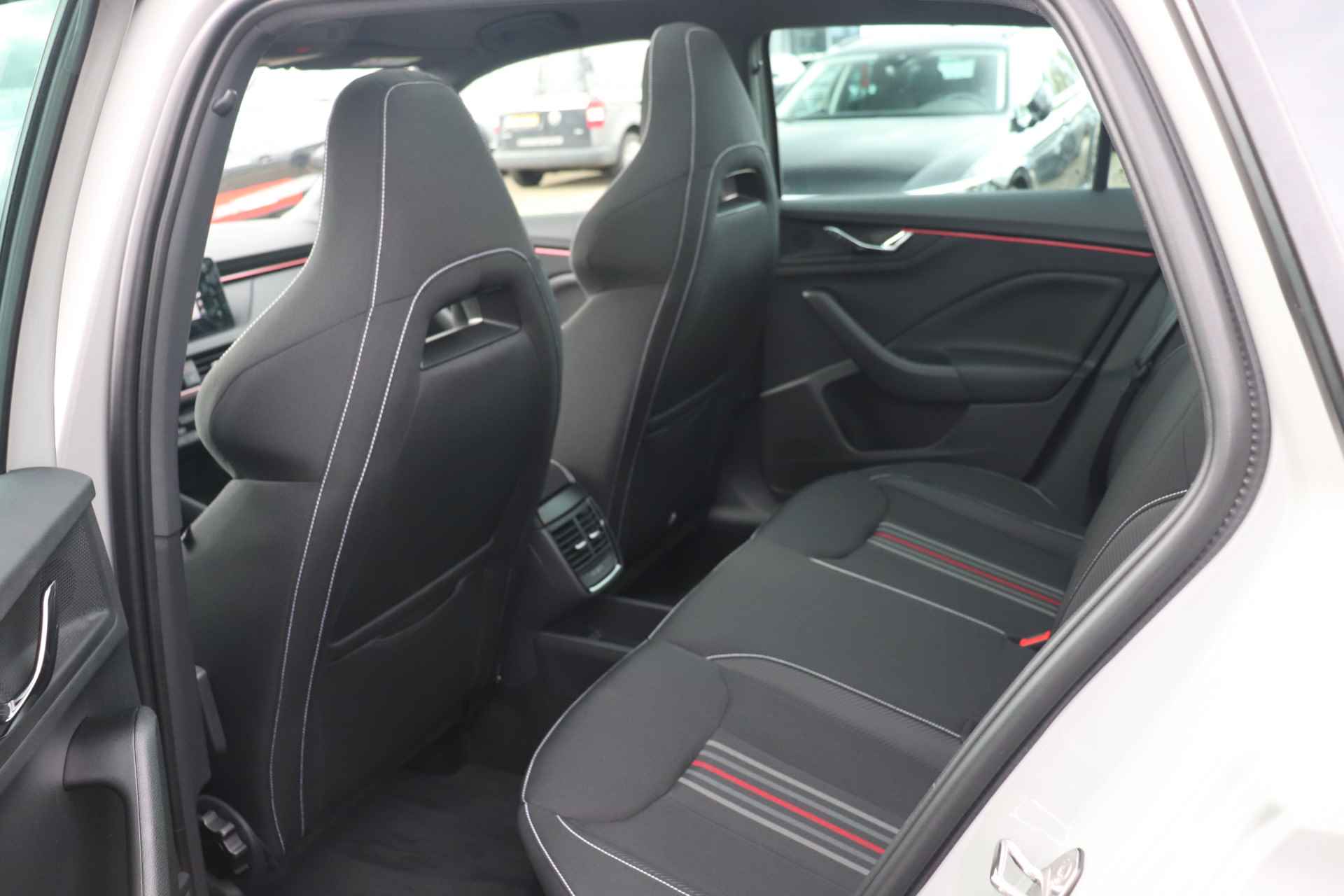 Škoda Scala 1.0 TSI Monte Carlo | Panorama dak | Navigatie | Adaptieve cruise control | Elektrische achterklep | Virtual cockpit | 18 inch - 16/34