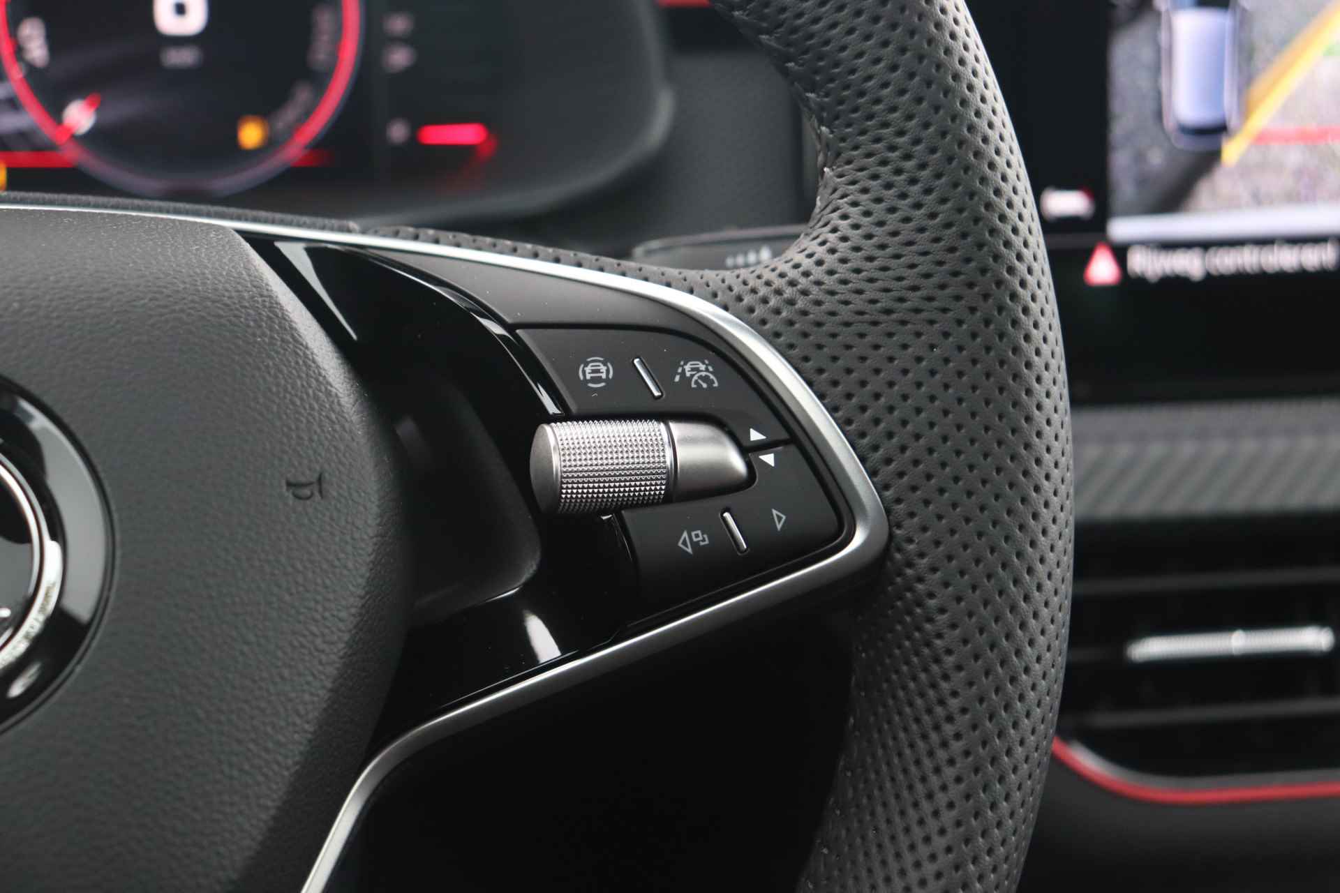 Škoda Scala 1.0 TSI Monte Carlo | Panorama dak | Navigatie | Adaptieve cruise control | Elektrische achterklep | Virtual cockpit | 18 inch - 22/34