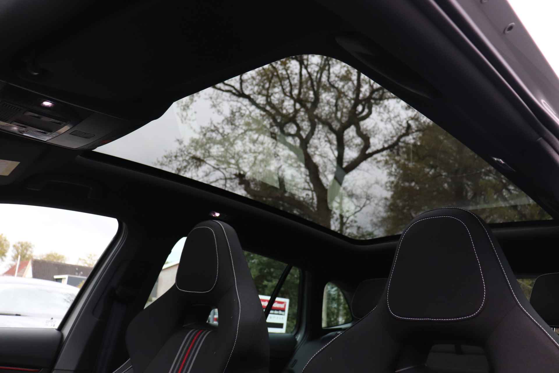 Škoda Scala 1.0 TSI Monte Carlo | Panorama dak | Navigatie | Adaptieve cruise control | Elektrische achterklep | Virtual cockpit | 18 inch - 31/34