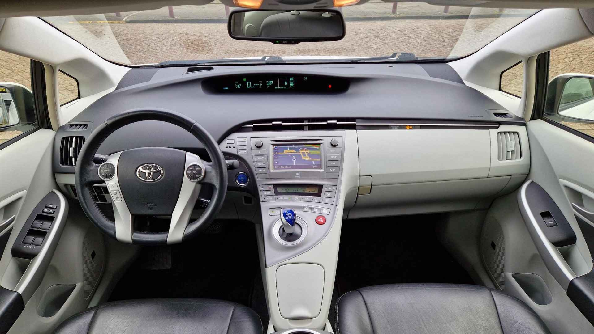 Toyota Prius 1.8 Dynamic Business - 8/34