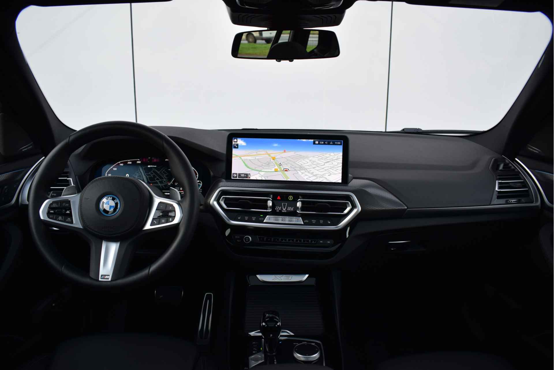 BMW X3 xDrive30e High Executive M Sport Automaat / Panoramadak / Sportstoelen / Stoelverwarming / Adaptieve LED / Parking Assistant Plus / Head-Up / Harman Kardon / Live Cockpit Professional - 3/33