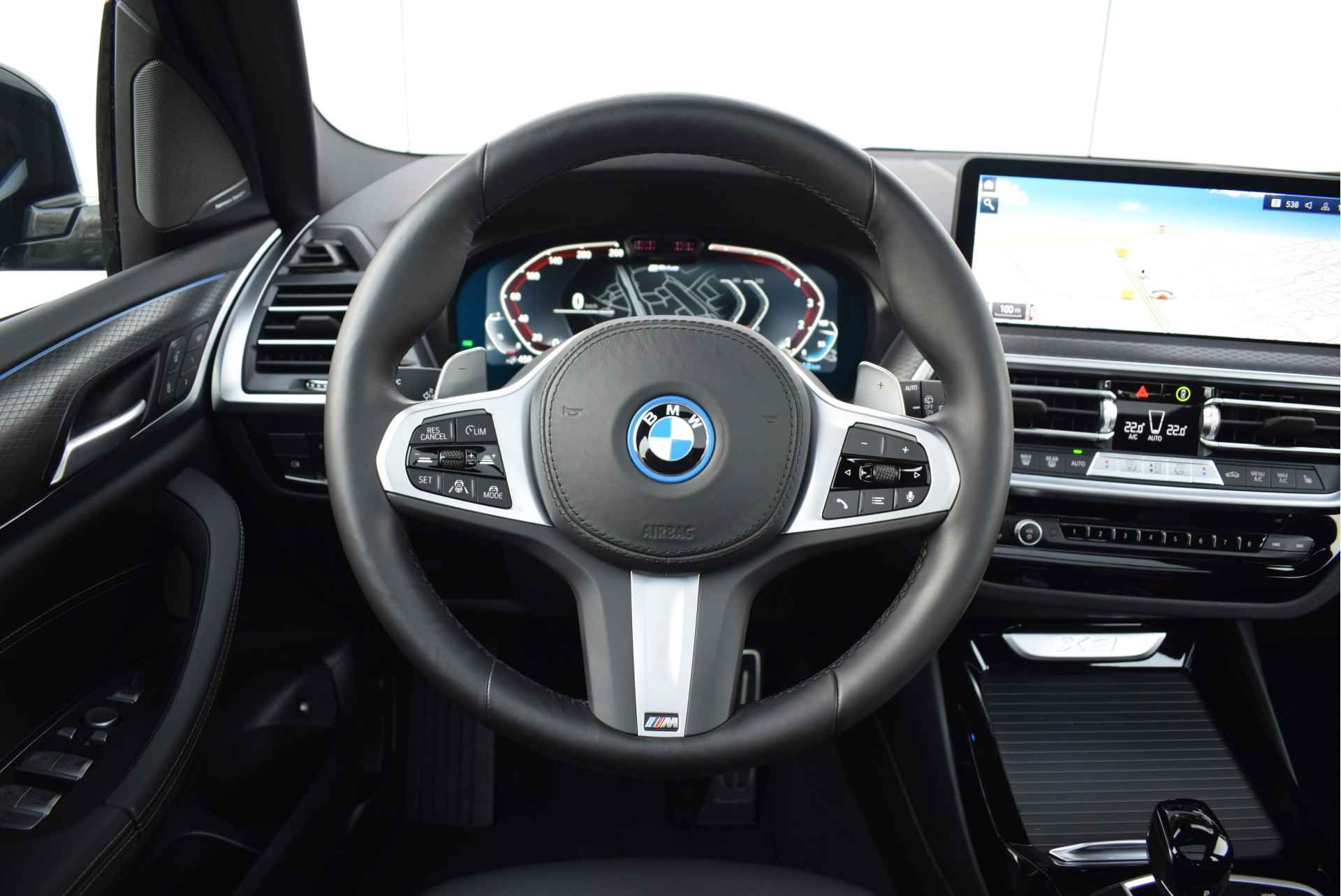 BMW X3 xDrive30e High Executive M Sport Automaat / Panoramadak / Sportstoelen / Stoelverwarming / Adaptieve LED / Parking Assistant Plus / Head-Up / Harman Kardon / Live Cockpit Professional - 14/33