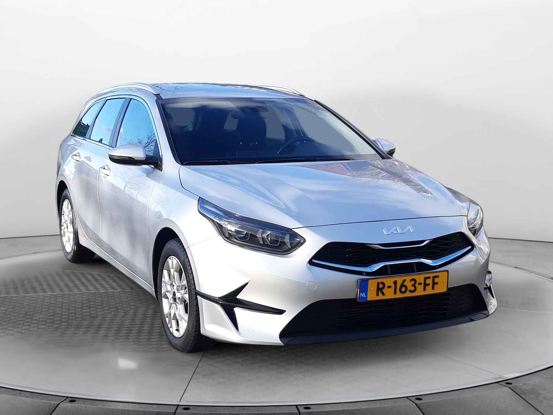 Kia Ceed Sportswagon 1.5 T-GDi DynamicLine (160PK) 1e Eigenaar, Kia-Dealer-Onderhouden, NL-Auto, Trekhaak, 12-Mnd-Bovag, Navigatie/Apple-Carplay/Android-Auto, Airco/Climate, Adaptieve-Cruiscontrol, NL-Auto - 27/33