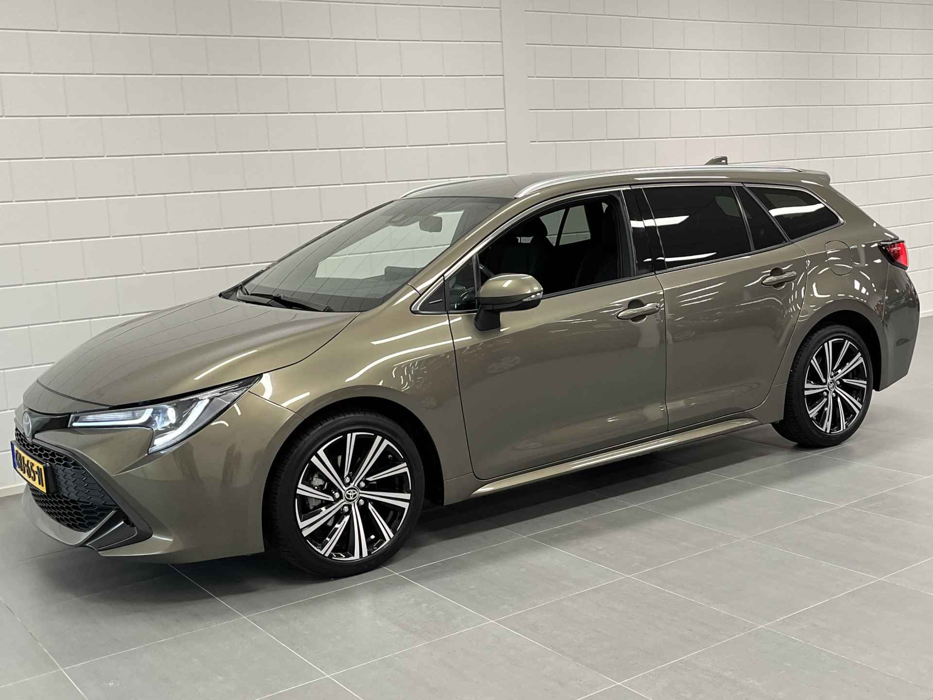 Toyota Corolla Touring Sports 1.8 Hybrid Dynamic FULL LED | NAVIGATIE | KEYLESS | ELEKTRISCHE ACHTERKLEP | COMPLETE AUTO! - 4/41