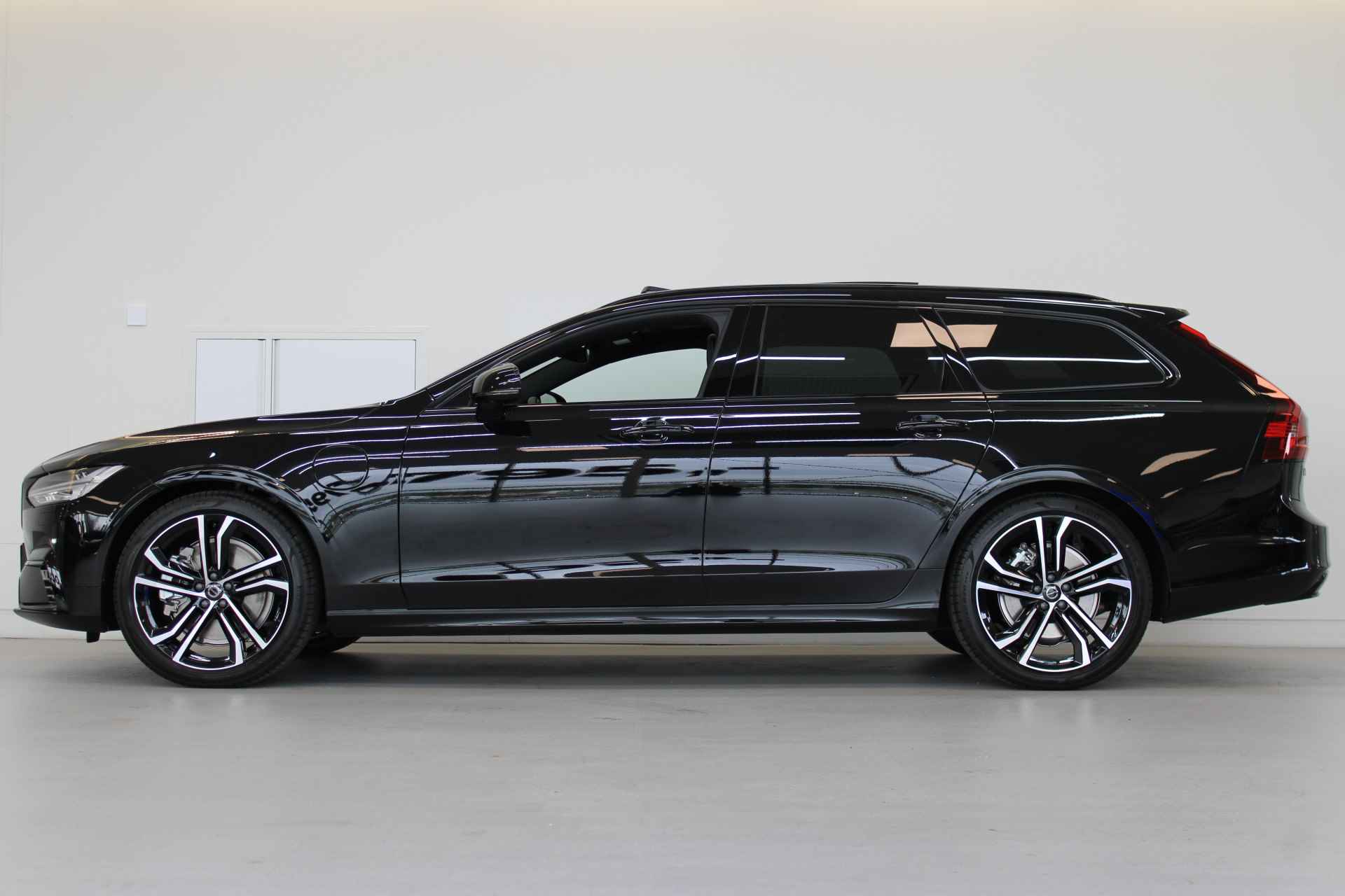 Volvo V90 T8 455PK Long Range Ultimate Dark | Full Option | Luchtvering | Bowers & Wilkins | HUD | 360º view - 2/91