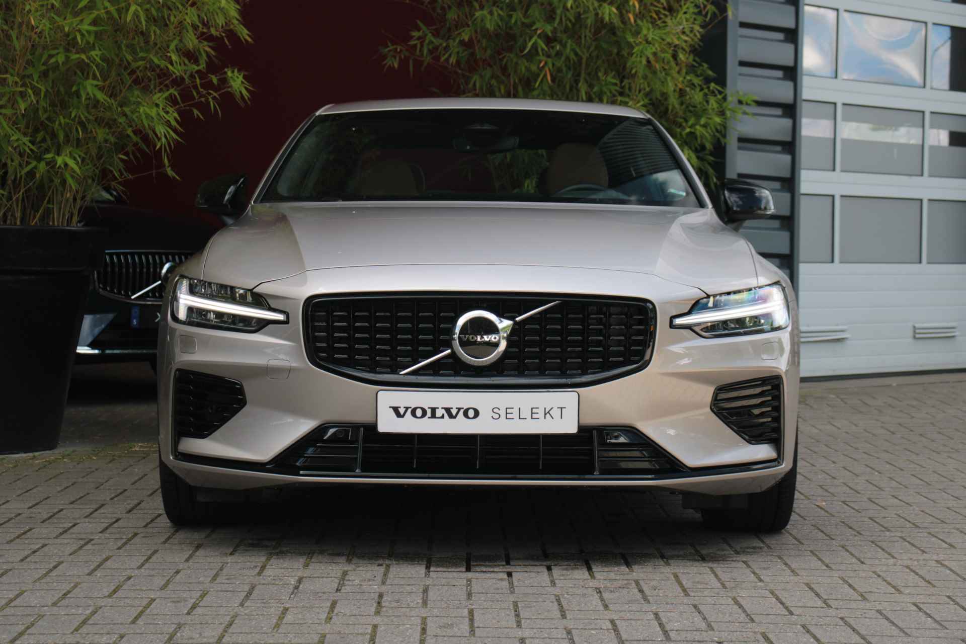 Volvo S60 Recharge T6 AWD 350pk Ultimate Dark | Massage | Stoelventilatie | Adaptive Cruise | Schuifdak | Harman/Kardon | Memory Seats | H | VERWACHT - 9/26