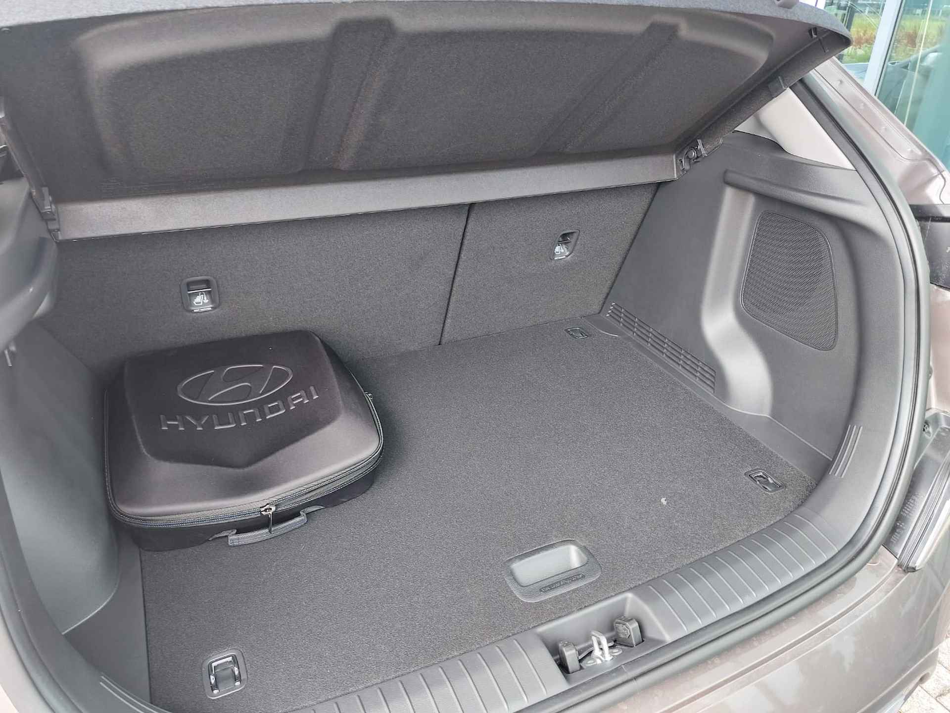 Hyundai KONA EV Fashion 64 kWh | VAN €46.130 VOOR €36.107,- - 14/20