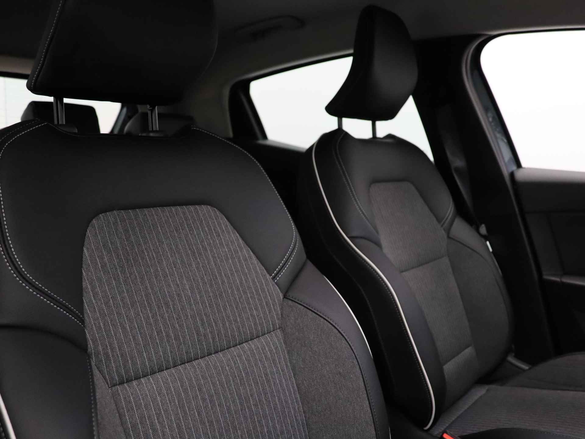 Renault Clio 1.0 TCe Bi-Fuel Intens | Trekhaak | Parkeersensoren achter | Automatische airco | Apple Carplay / android Auto | - 17/38
