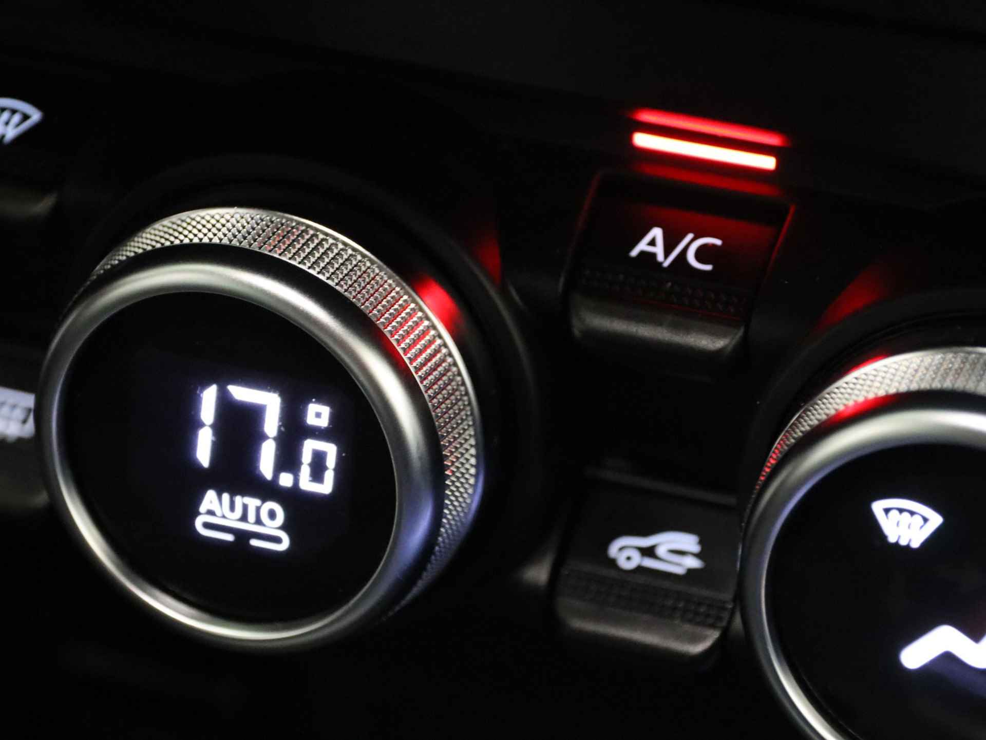 Renault Clio 1.0 TCe Bi-Fuel Intens | Trekhaak | Parkeersensoren achter | Automatische airco | Apple Carplay / android Auto | - 22/38