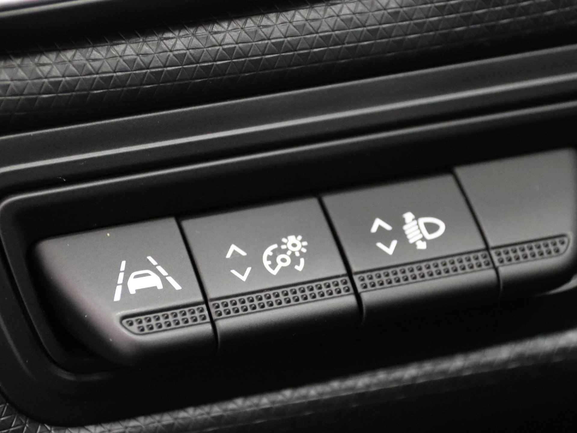 Renault Clio 1.0 TCe Bi-Fuel Intens | Trekhaak | Parkeersensoren achter | Automatische airco | Apple Carplay / android Auto | - 31/38