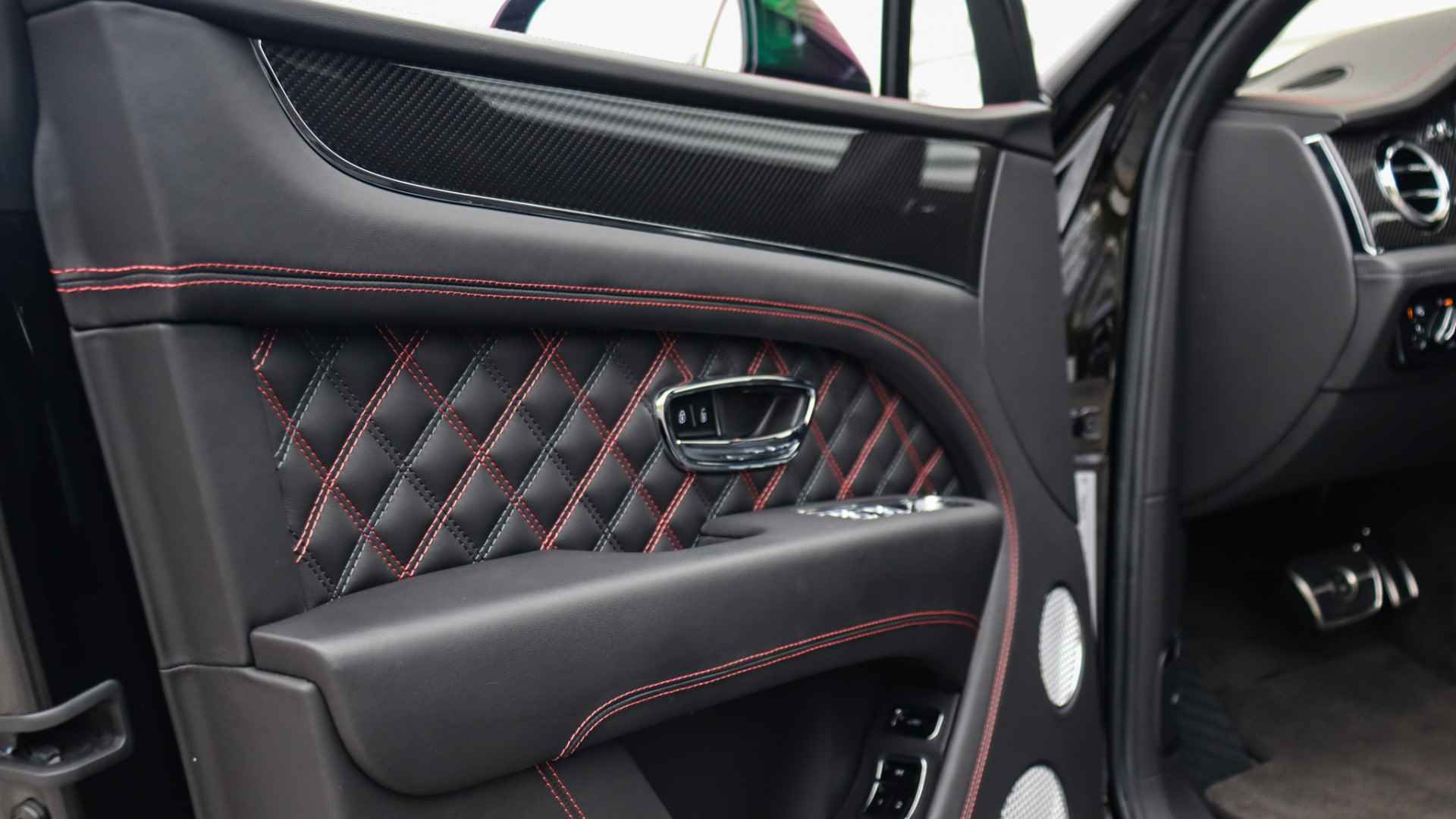 Bentley Bentayga 4.0 V8 First Edition | Ceramic | Massage | Carbon | Night-Vision | Standkachel | Head-up | Blackline - 24/44