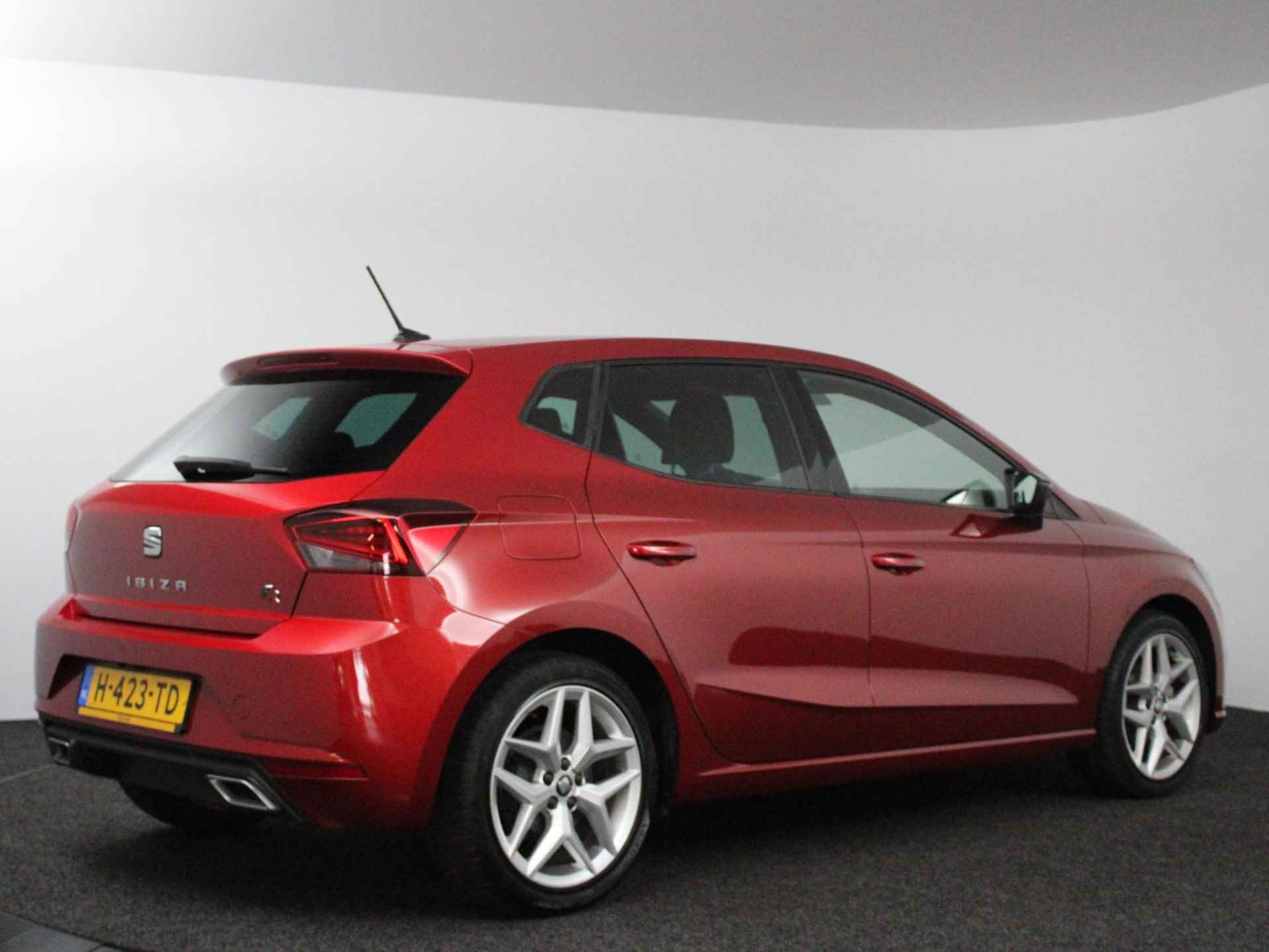 SEAT Ibiza 1.0 TSI FR Business Intense | Achteruitrijcamera | Navigatie | Apple CarPlay/ Android Auto | Climate Control | - 4/45