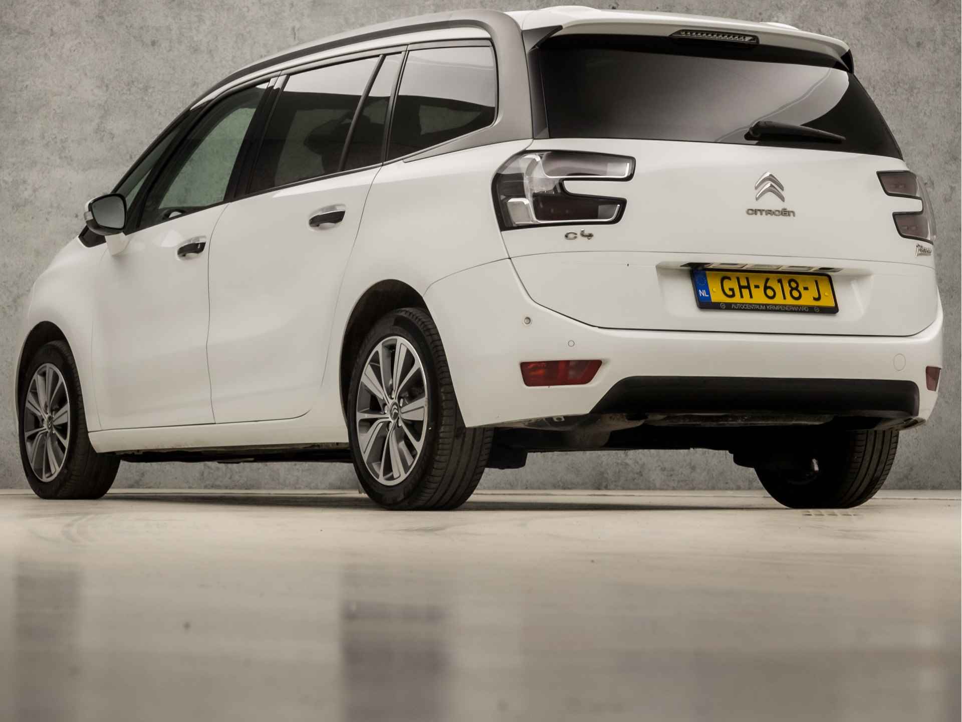 Citroën Grand C4 Picasso 1.2 PureTech Sport 7 Persoons (PANORAMADAK, NAVIGATIE, CAMERA, GETINT GLAS, LEDER, SPORTSTOELEN, CRUISE, PARKEERSENSOREN, NIEUWE APK, NIEUWSTAAT) - 3/33