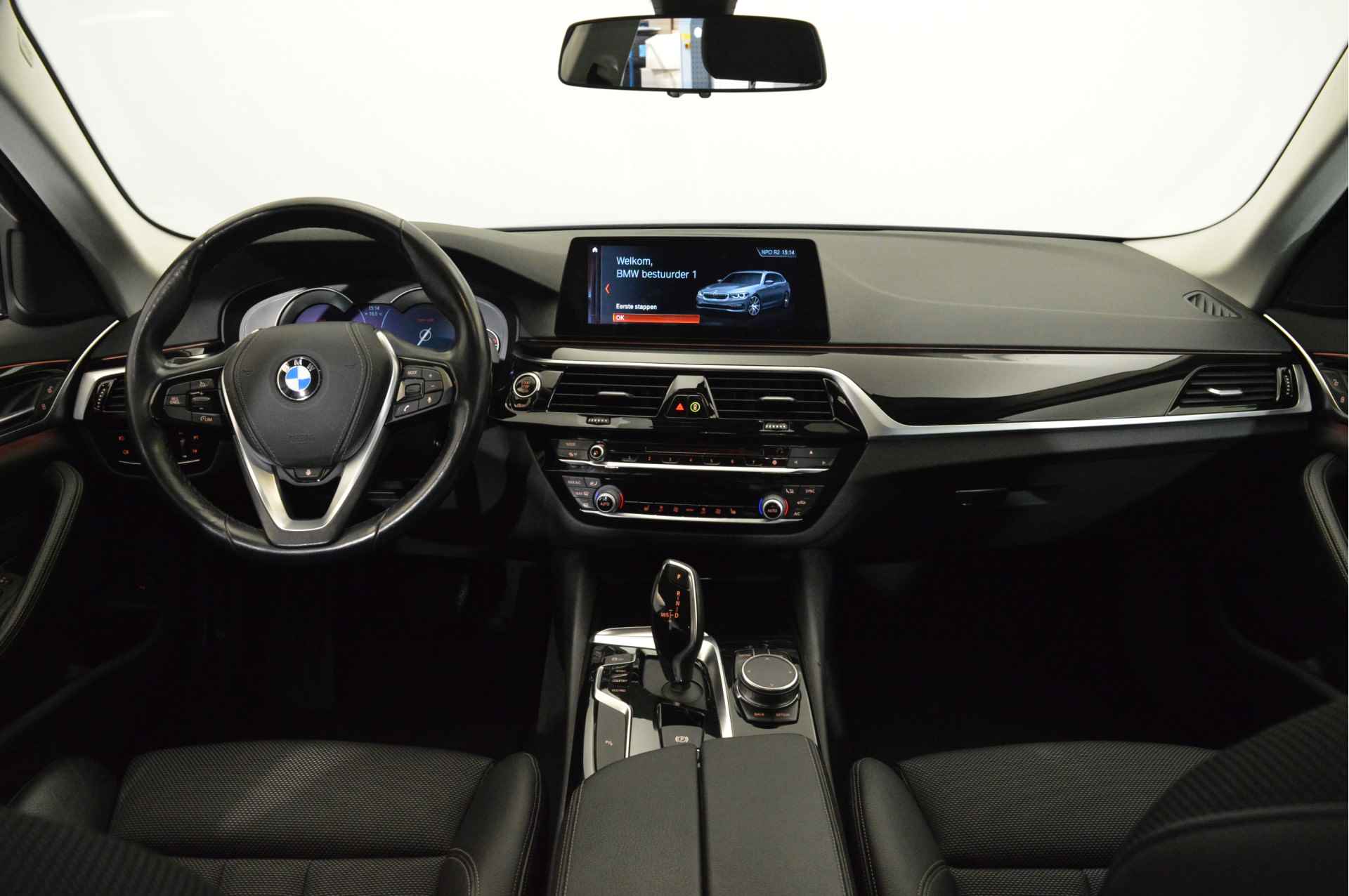 BMW 5 Serie Touring 520i High Executive Sport Line Automaat / Trekhaak / Sportstoelen / Stoelverwarming / Parking Assistant / Verwarmd stuurwiel / Navigatie Professional - 9/22