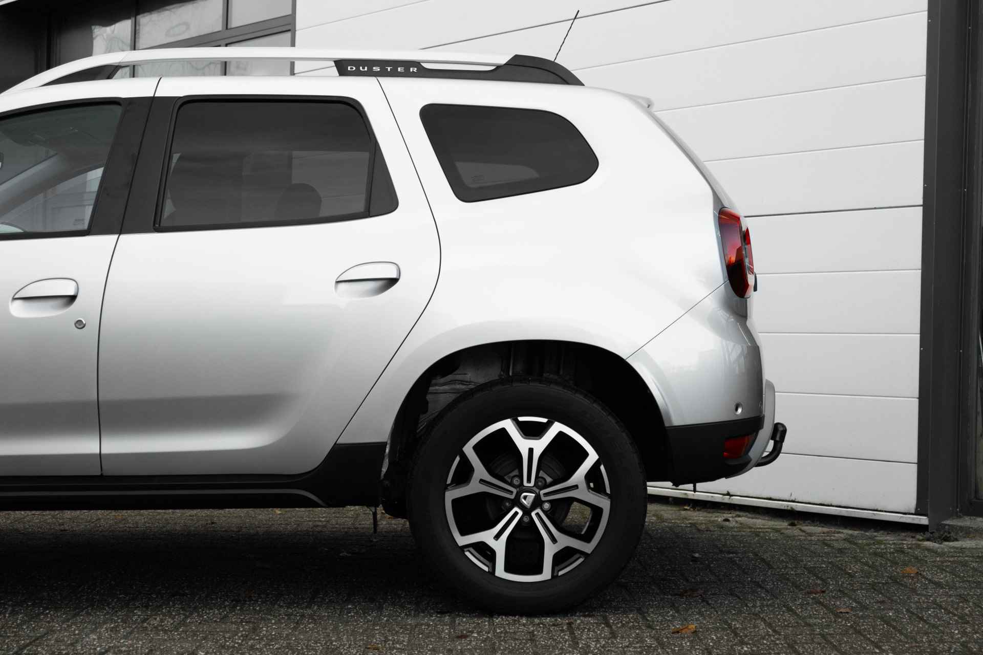 Dacia Duster 1.3 TCe 150 PK Prestige | Trekhaak | Camera achter | Apple car Play | | incl. Bovag rijklaarpakket met 12 maanden garantie | - 23/50