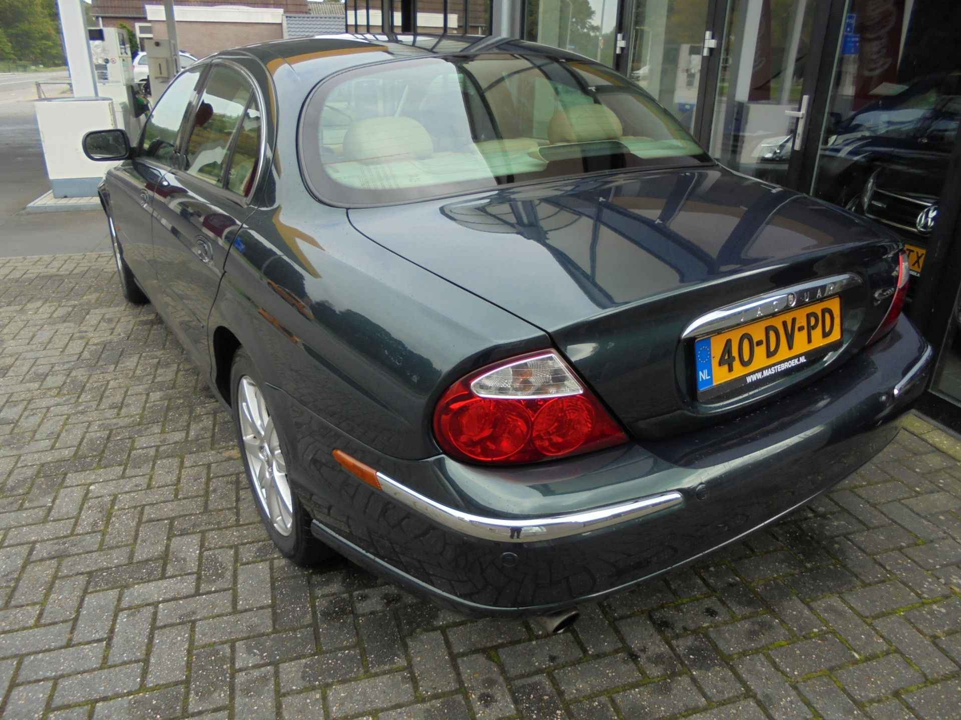 Jaguar S-Type 3.0 V6 EXECUTIVE staat in de Krim - 14/16