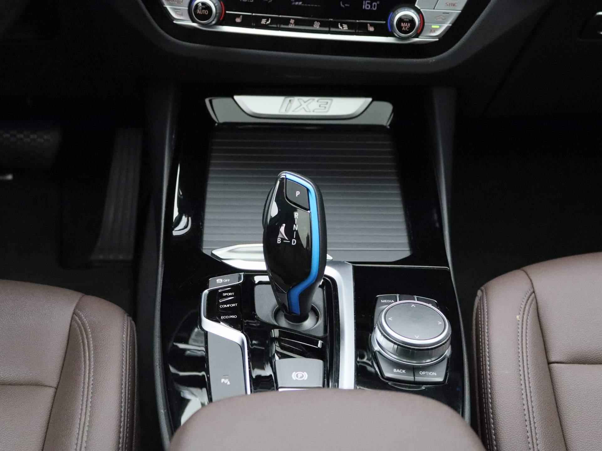 BMW iX3 Executive 80 kWh | Navigatie | Lederen Bekleding | Lichtmetalen Velgen | Panoramadak | Parkeersensoren | LED | Camera | - 9/46