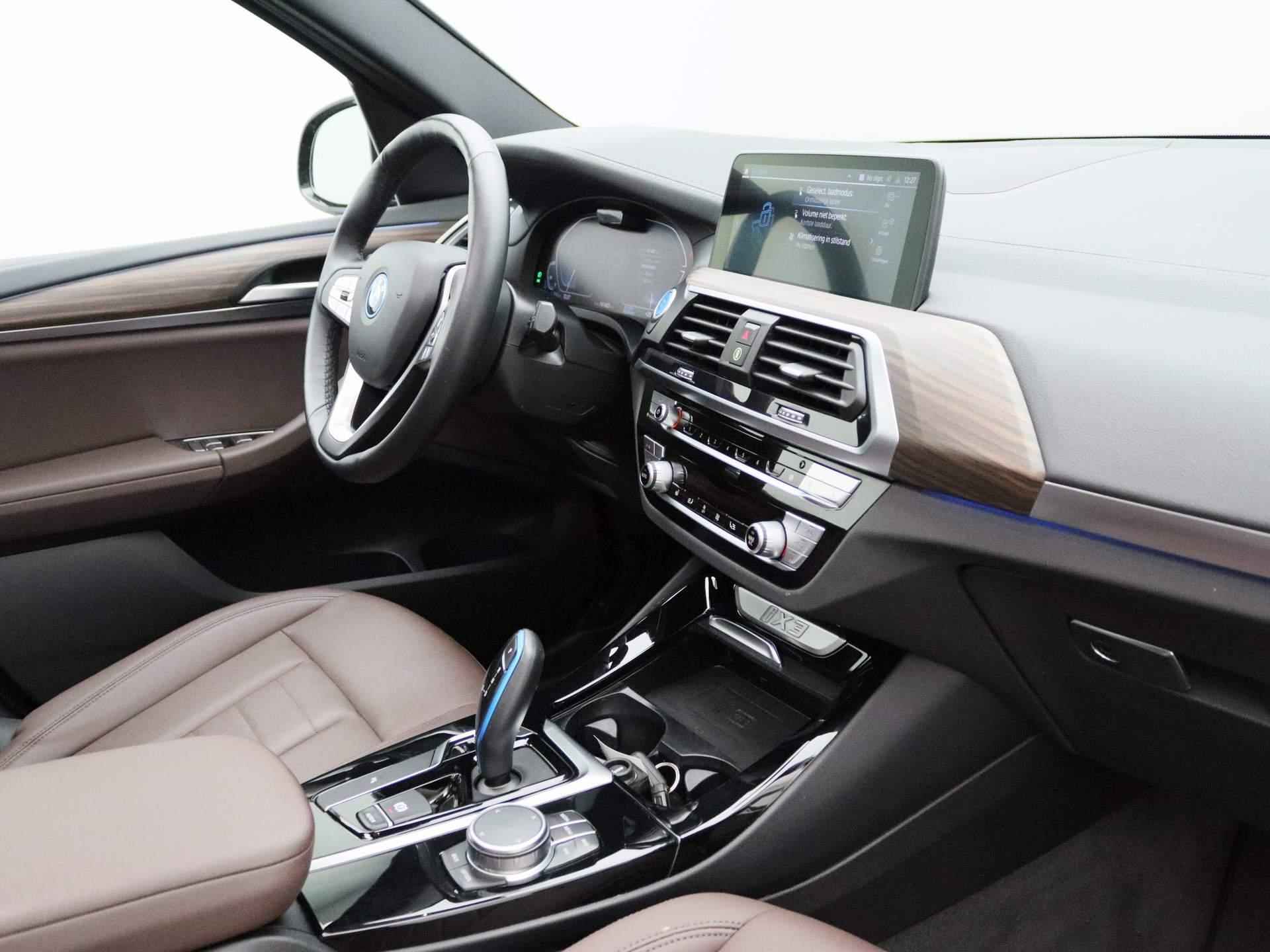 BMW iX3 Executive 80 kWh | Navigatie | Lederen Bekleding | Lichtmetalen Velgen | Panoramadak | Parkeersensoren | LED | Camera | - 41/46