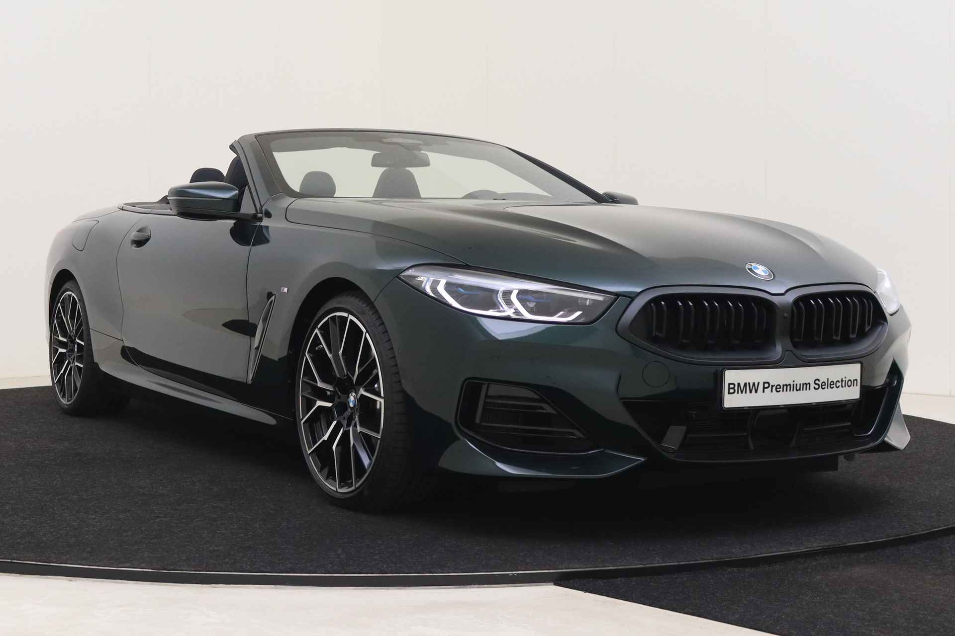 BMW 8 Serie 840i High Executive M Sport Automaat / M sportstoelen / Live Cockpit Professional / Stoelventilatie / Comfort Access / Laserlight / Parking Assistant Plus - 13/68