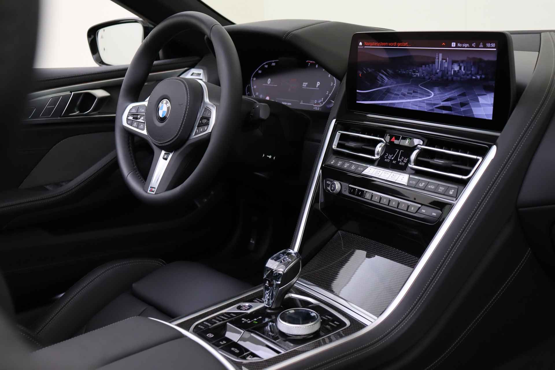 BMW 8 Serie 840i High Executive M Sport Automaat / M sportstoelen / Live Cockpit Professional / Stoelventilatie / Comfort Access / Laserlight / Parking Assistant Plus - 18/68