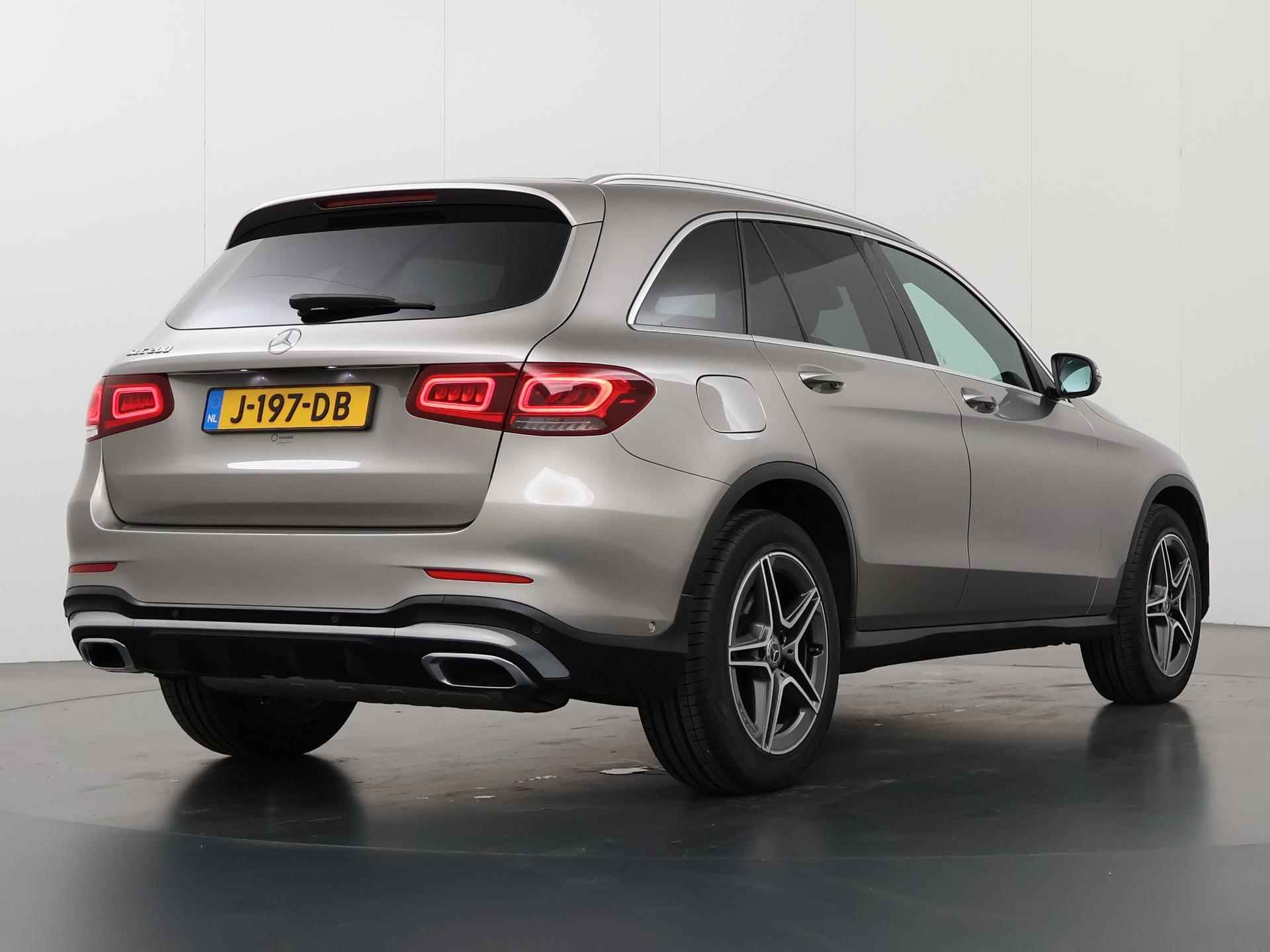 Mercedes-Benz GLC-klasse 200 AMG Premium | Dodehoekassistent | Digitaal Dashboard | Achteruitrijcamera | Sfeerverlichting | - 3/46