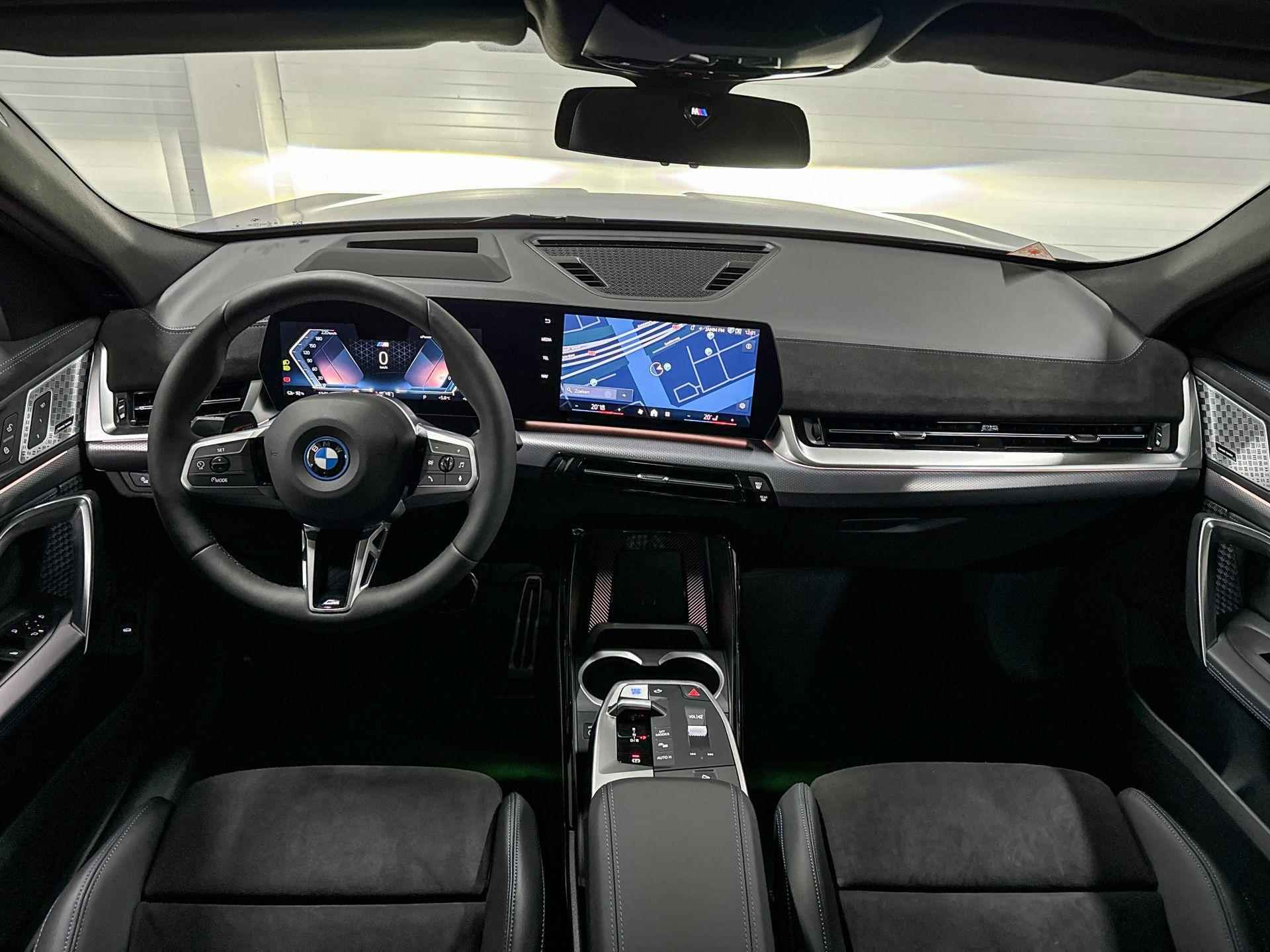 BMW iX2 eDrive20 | M-Sport Pro | Innovation Pack | Head-up Display | Harman/Kardon | Panoramadak | Comfort Access - 13/30