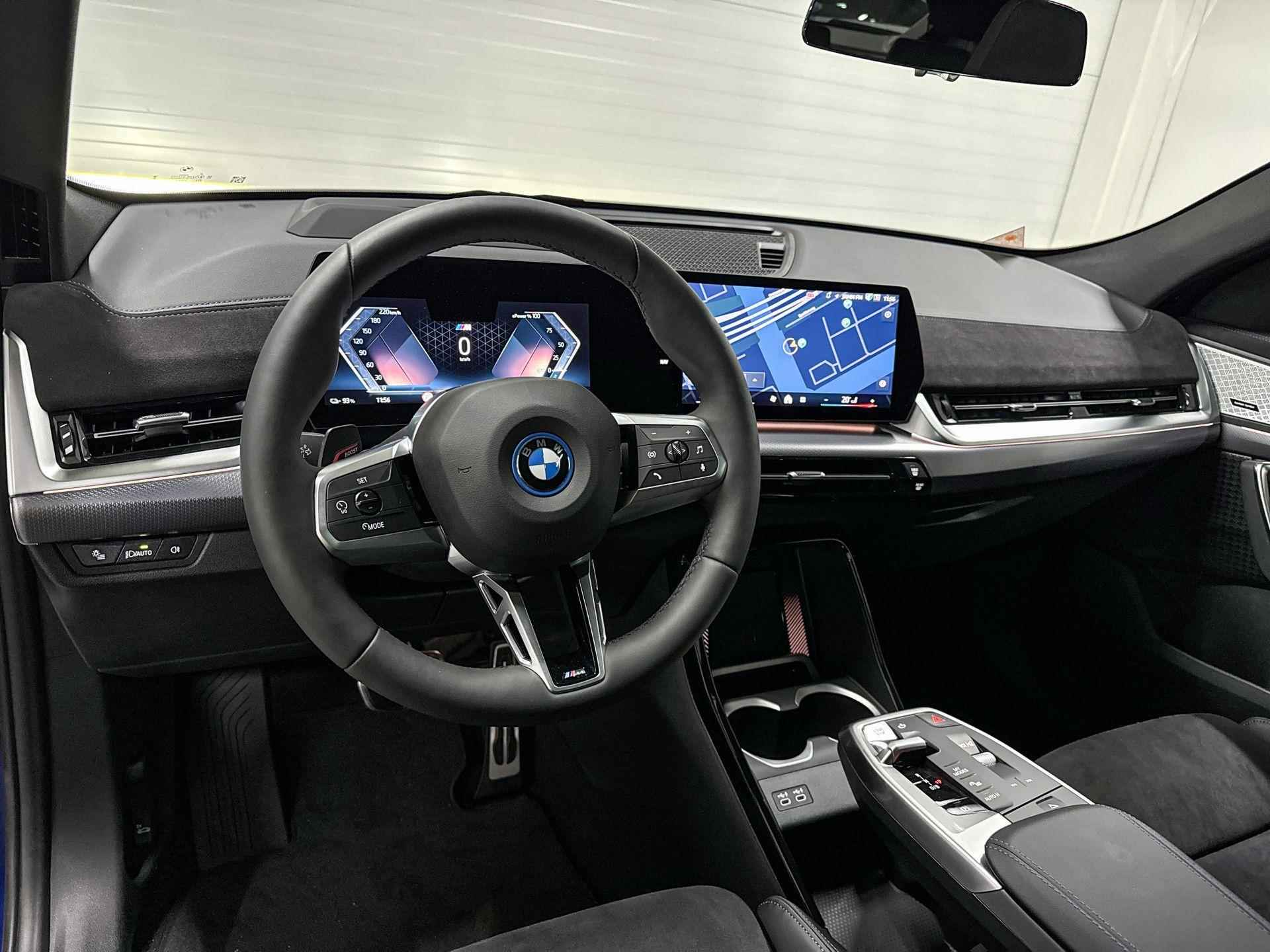 BMW iX2 eDrive20 | M-Sport Pro | Innovation Pack | Head-up Display | Harman/Kardon | Panoramadak | Comfort Access - 29/30