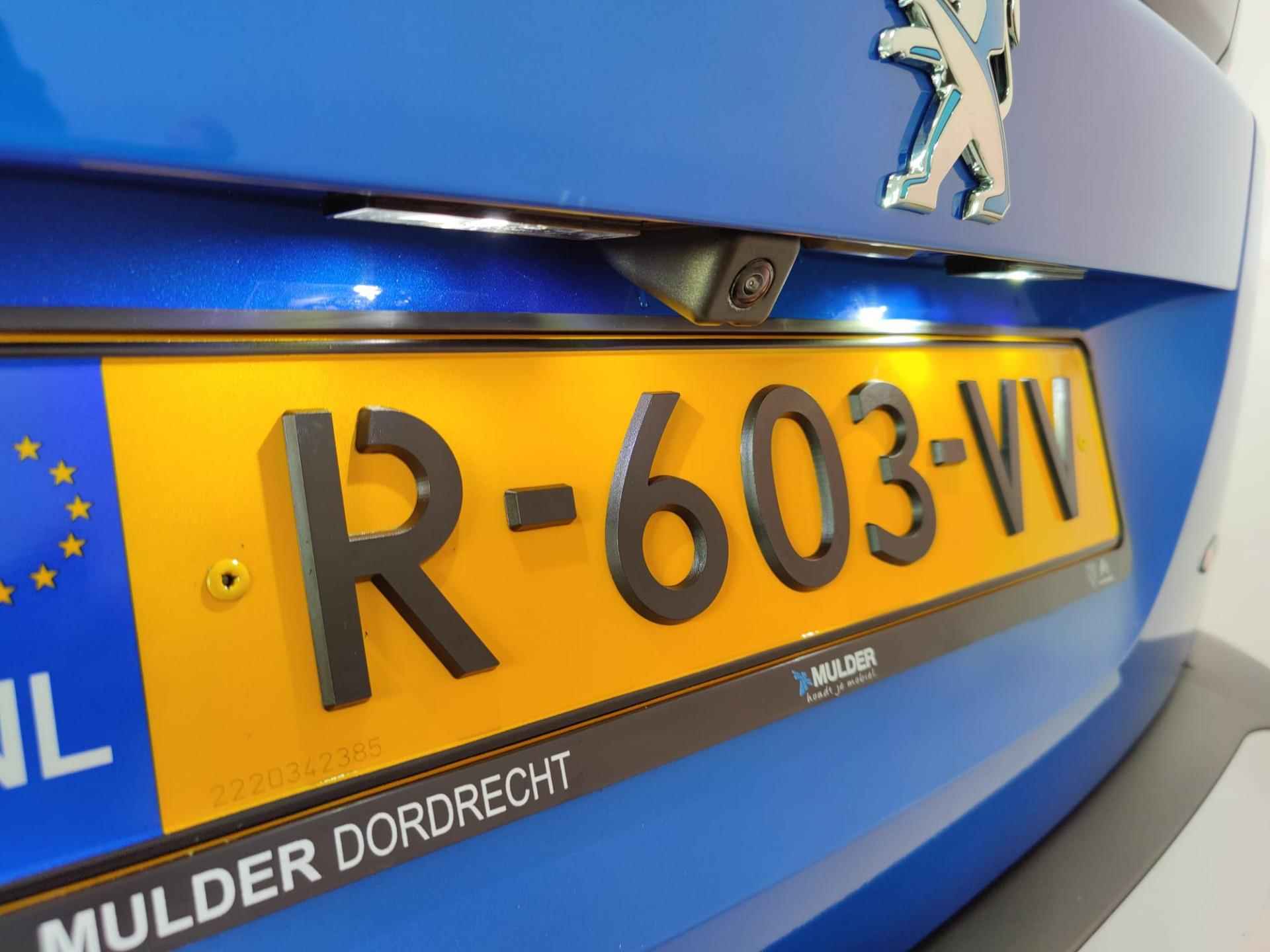 Peugeot e-2008 SUV GT Pack EV 3-FASEN 50kWh 136pk 12% BIJTELLING! | SCHUIF/KANTELDAK | ALCANTARA/LEDER | ADAPTIVE CRUISE | KEYLESS ENTRY | STOELVERW. | DAB+ | 18" LM-VELGEN - 18/70