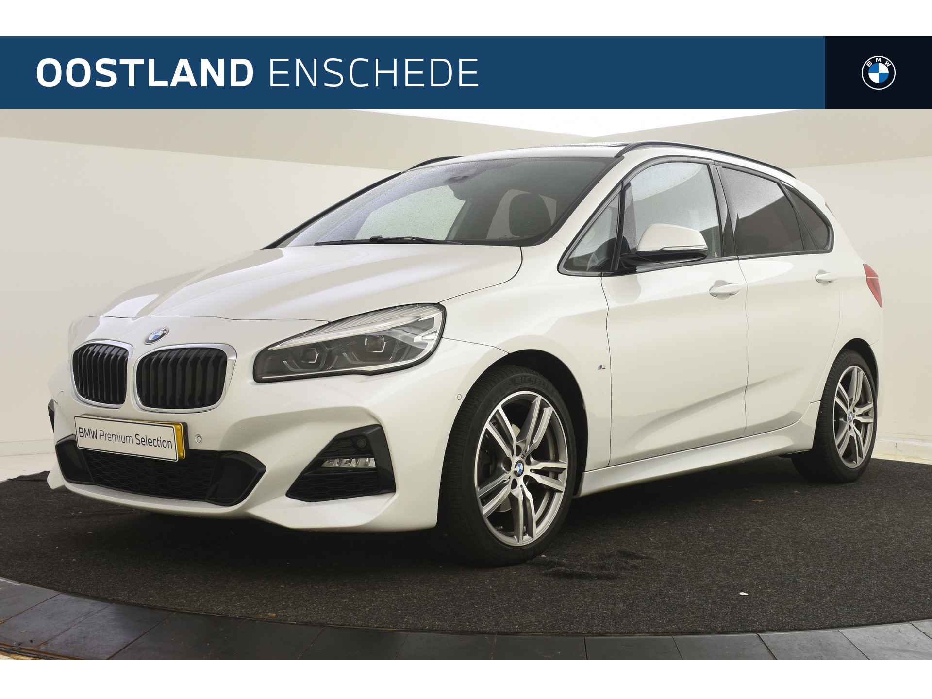 BMW 2 Serie Active Tourer 218i High Executive M Sport Automaat / Panoramadak / Sportstoelen / Stoelverwarming / LED / Head-Up / Park Assistant / Cruise Control / Navigatie Plus