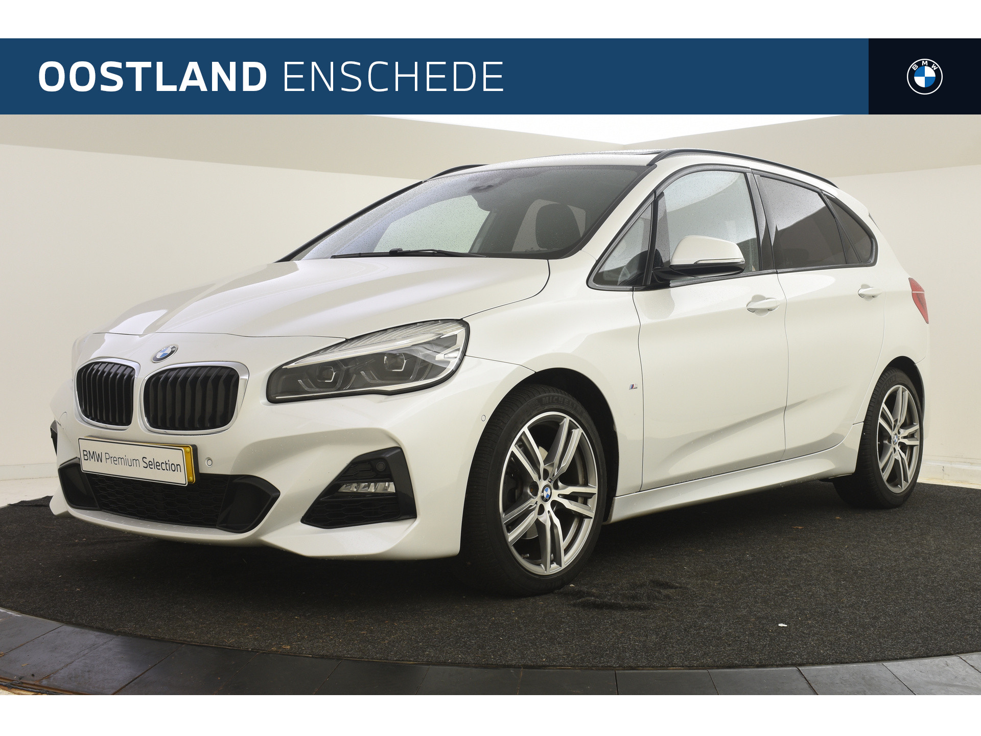 BMW 2 Serie Active Tourer 218i High Executive M Sport Automaat / Panoramadak / Sportstoelen / Stoelverwarming / LED / Head-Up / Park Assistant / Cruise Control / Navigatie Plus