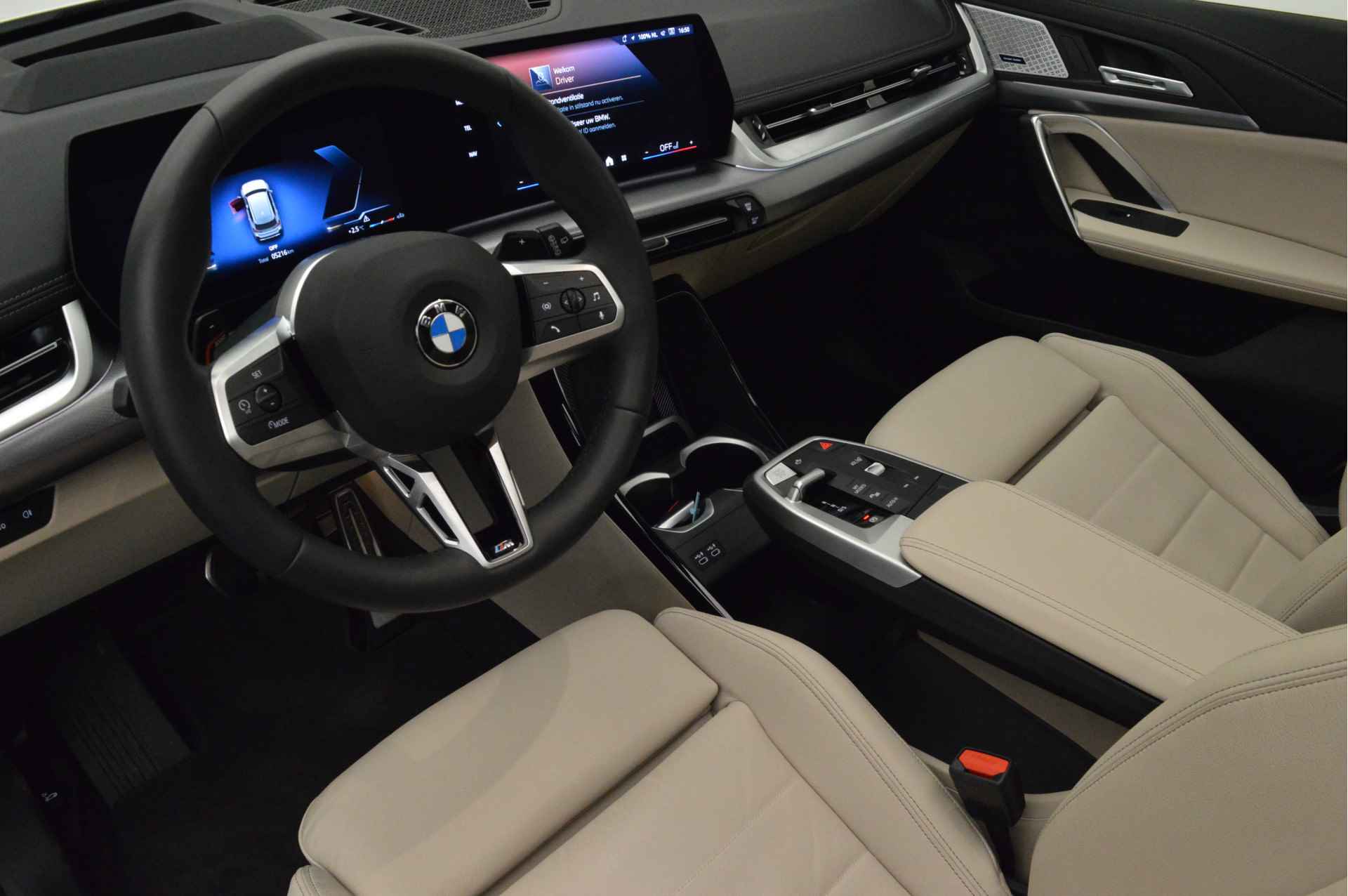 BMW X1 xDrive23i High Executive M Sport Automaat / Panoramadak / Trekhaak / Stoelverstelling / Adaptieve LED / Harman Kardon / Parking Assistant Plus / Head-Up / Live Cockpit Professional - 6/26