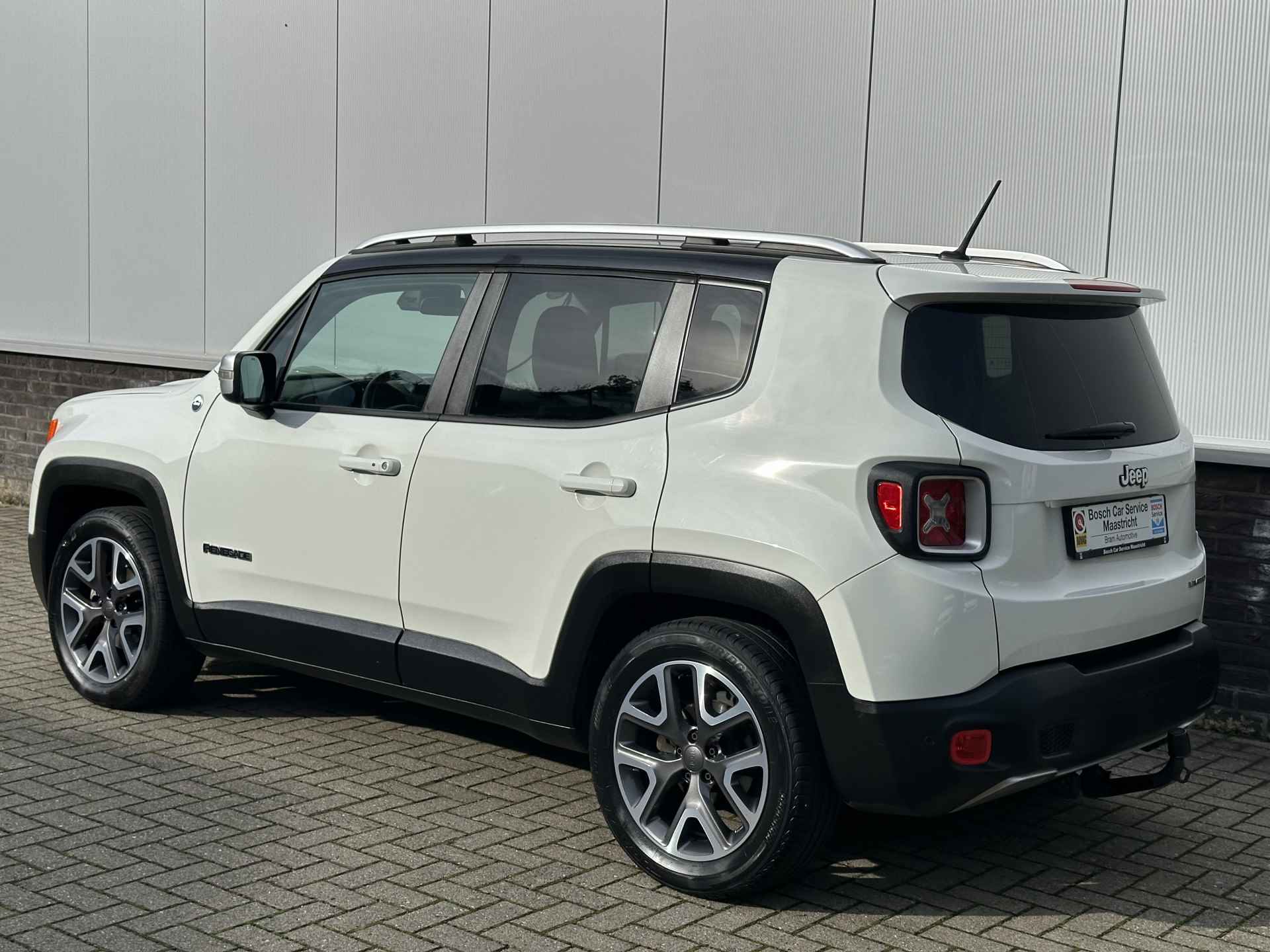 Jeep Renegade 1.4 MultiAir LIMITED | Key-less | Leer | 18" | PDC | Climate | Garantie  Interesse, Proefrit? Bel of app met: 06-24 28 28 42 - 6/29