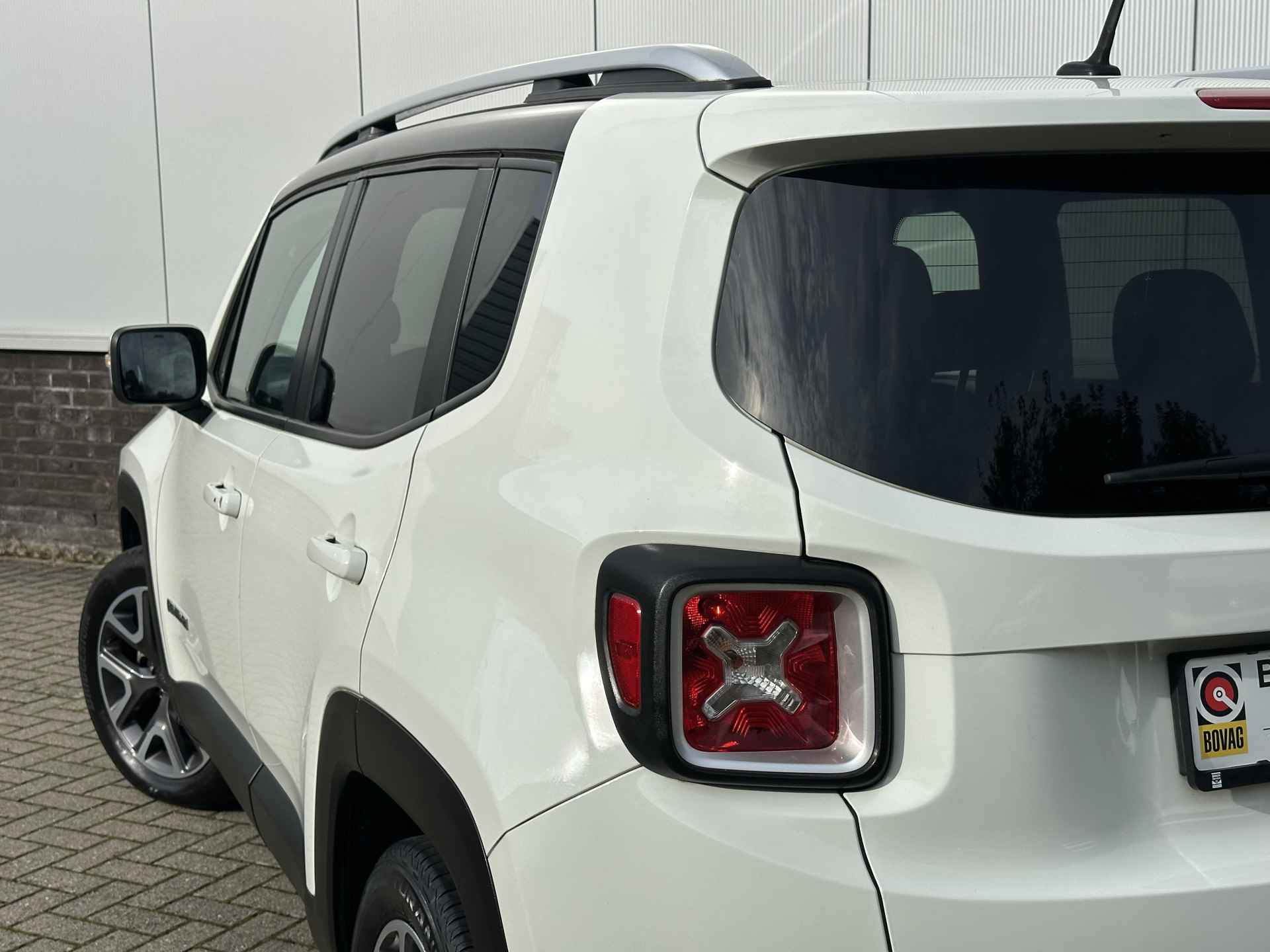 Jeep Renegade 1.4 MultiAir LIMITED | Key-less | Leer | 18" | PDC | Climate | Garantie  Interesse, Proefrit? Bel of app met: 06-24 28 28 42 - 28/29