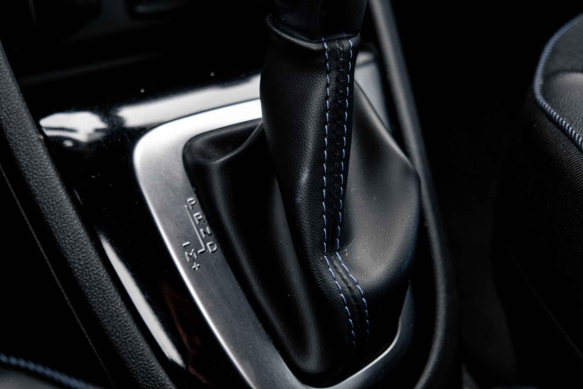 Renault Captur 1.3 TCe 150pk Version S | Automaat | Reservewiel | Stoelverwarming | incl. Bovag rijklaarpakket met 12 maanden garantie - 40/48