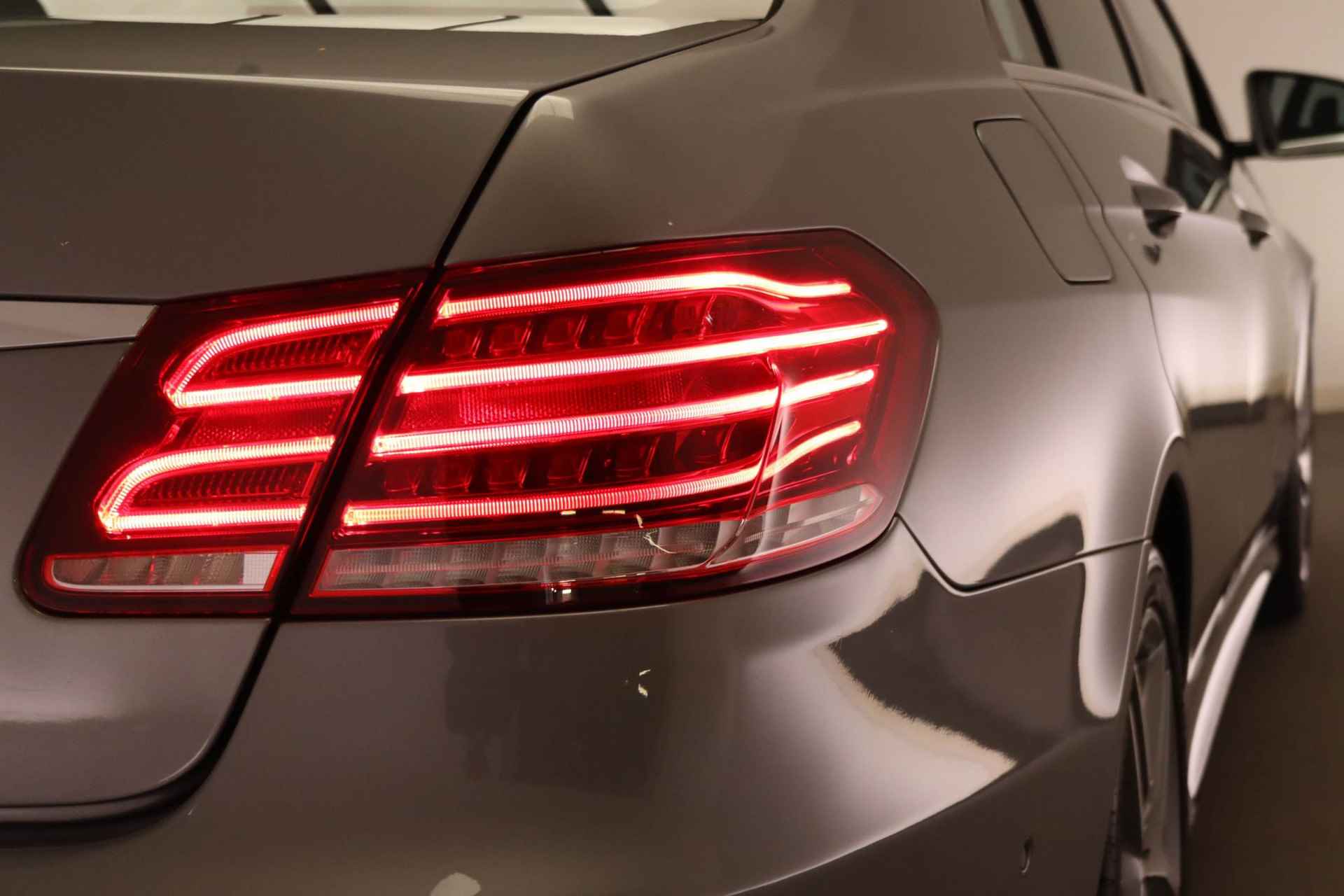 Mercedes-Benz E-klasse 200 Edition Sport | CLIMA | HALF LEDER | CRUISE | NAVI | PDC | TREKHAAK | 18" - 20/55