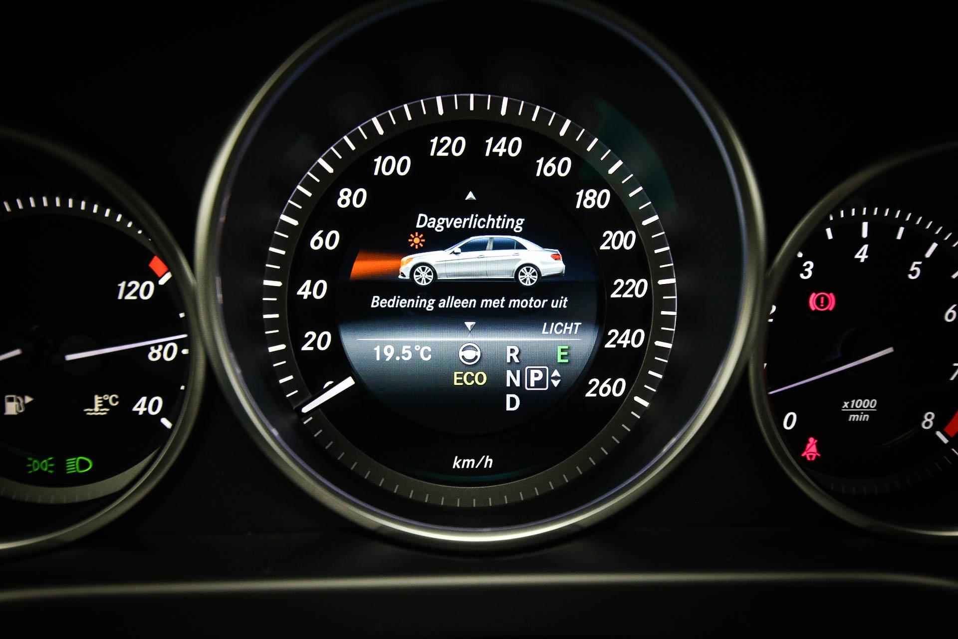 Mercedes-Benz E-klasse 200 Edition Sport | CLIMA | HALF LEDER | CRUISE | NAVI | PDC | TREKHAAK | 18" - 36/55