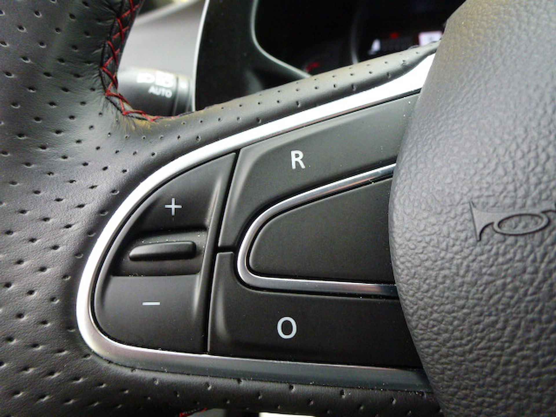 Renault Megane RS 280 EDC /  NL dealer Auto / Bose / Head Up display / 19'' Lmv / Camera - 10/47