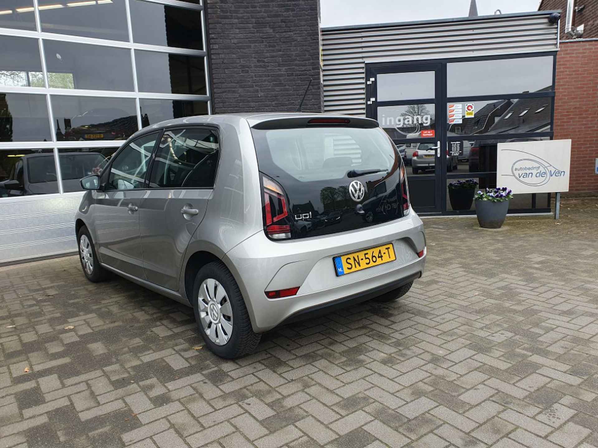 Volkswagen Up! 1.0 BMT move up! blue tooth, airco, centrale vergrendeling. - 9/12