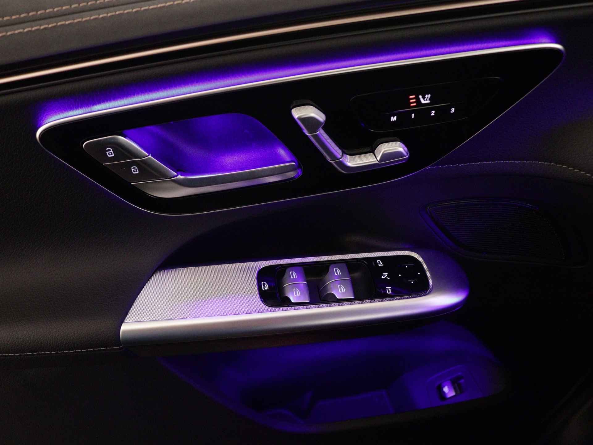 Mercedes-Benz EQE SUV 350+ Business Edition 96 kWh | Trekhaak | Parkeerpakket met achteruitcamera | Memorypakket | Spiegelpakket | Assistentiepakket | Verwarmde stoelen vooraan | Dodehoekassistent | - 26/37