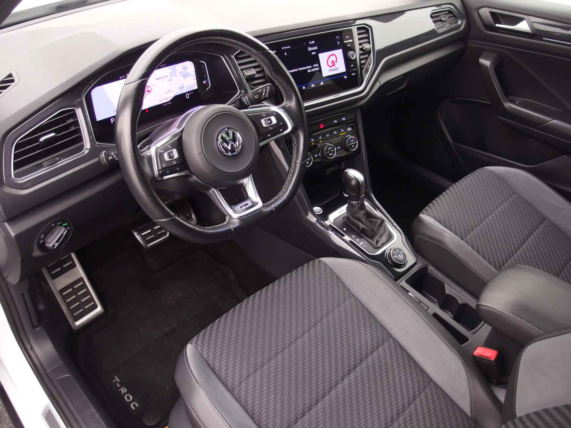 Volkswagen T-Roc 2.0 TSI 4Motion Sport AUTOMAAT / PANORAMADAK / FULL LED / BEATS / TREKHAAK / CAMERA / VIRTUAL / STOELVERW / KEYLESS / NL-AUTO - 12/63