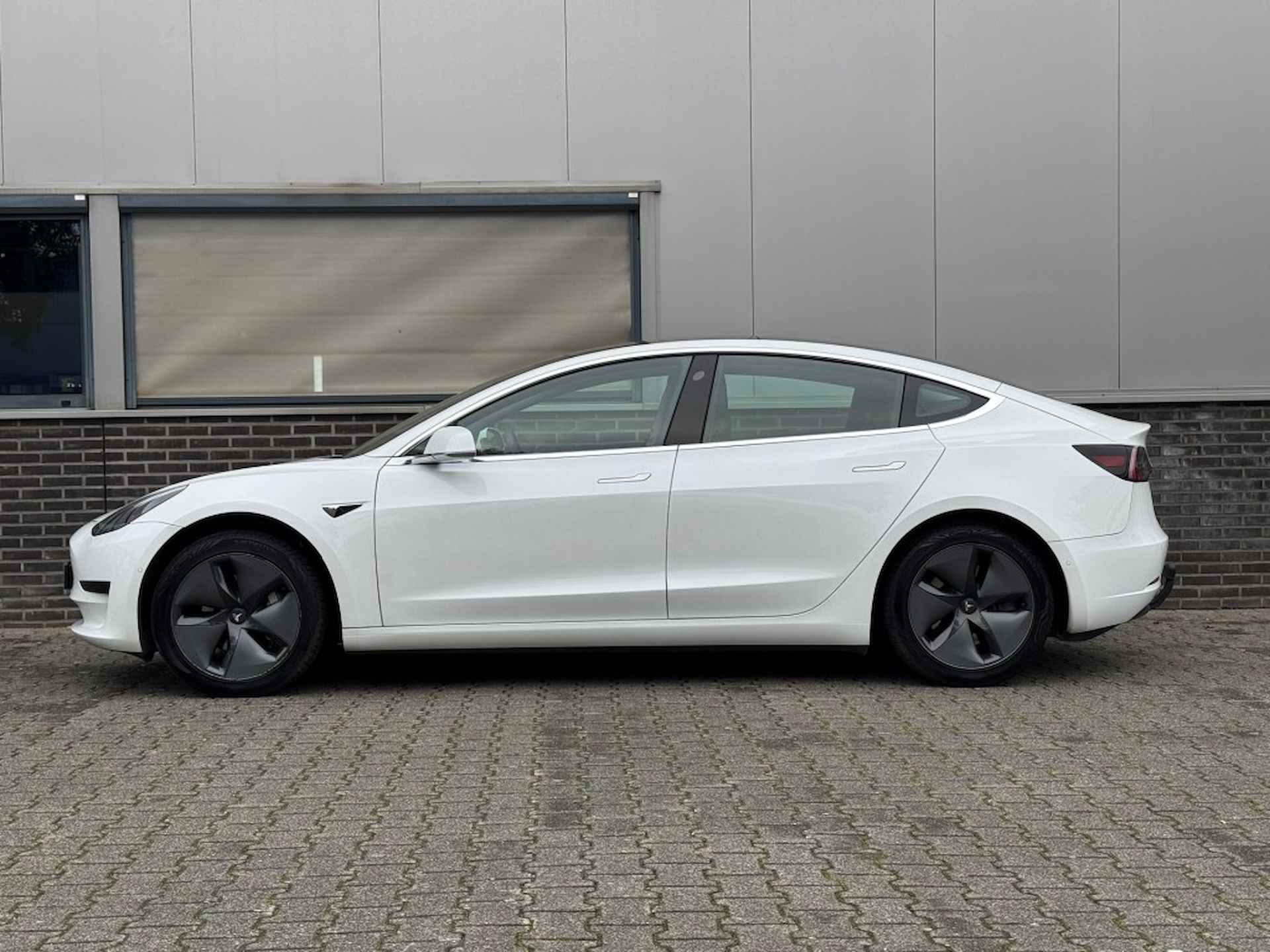 TESLA Model 3 Standard range RWD Plus 60 kWh - Trekhaak - Panoramadak - 2/26