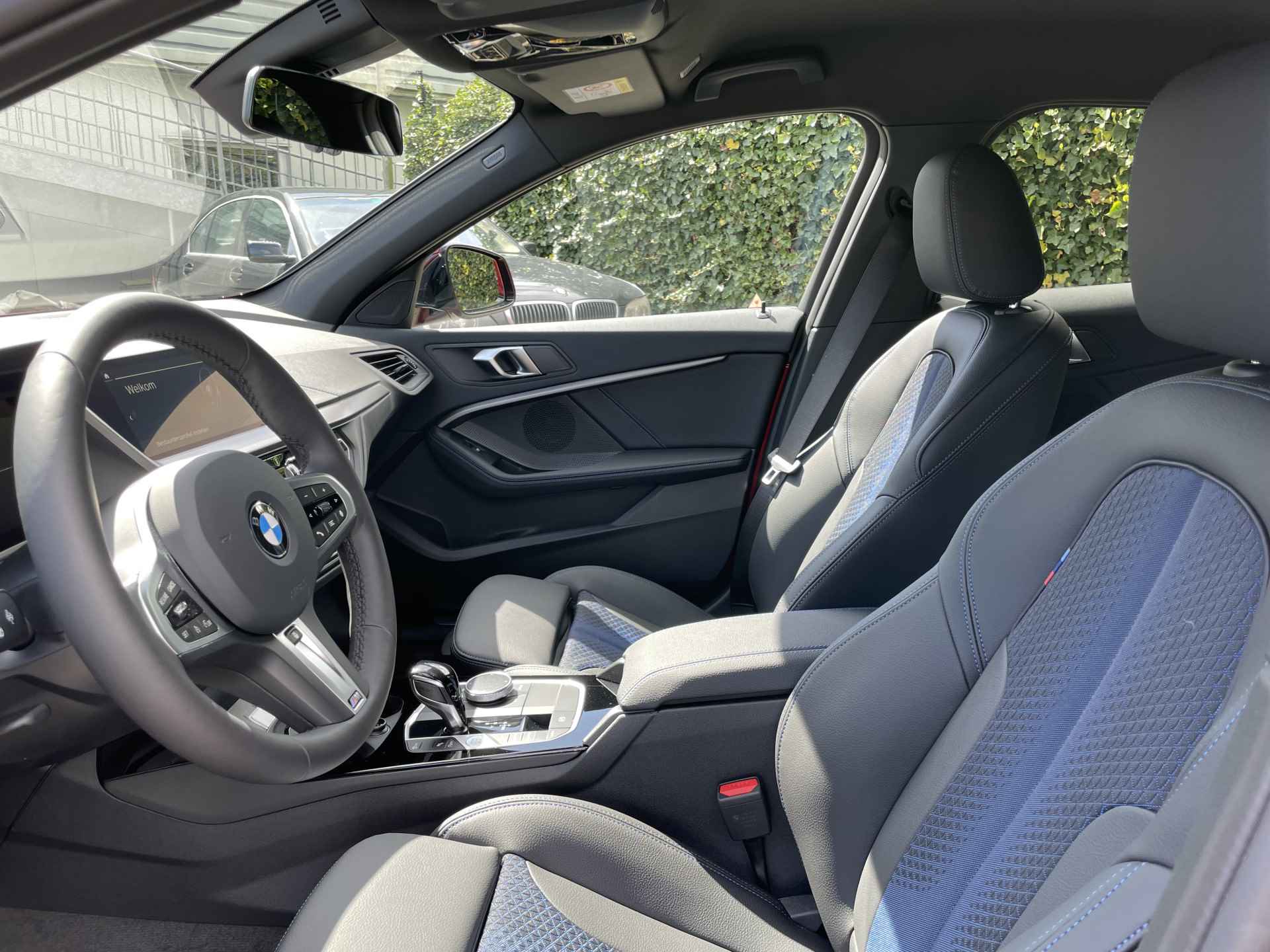 BMW 1-serie 118i Exe | M-Sport | 18" | HiFi | Stuurverw. | Getint Glas | Comfort Acces | Shadow Line - 9/29