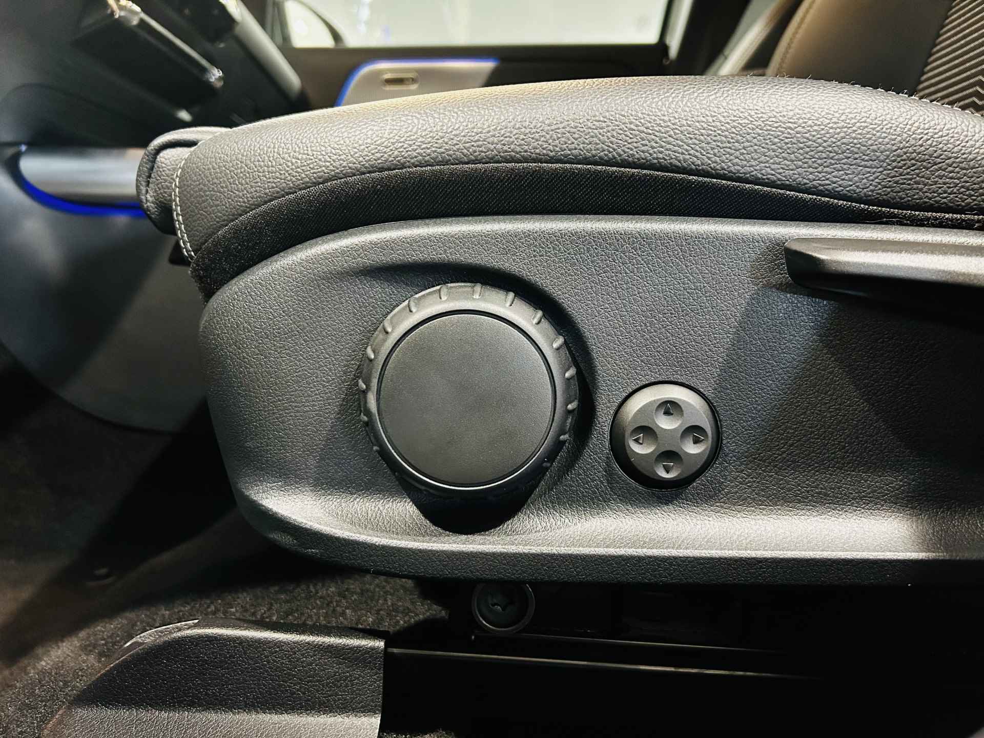 Mercedes-Benz EQA 250 Luxury 67kWh // Elektrische Achterklep // Sfeerverlichting // Achteruitrij Camera // Privacy Glass // Dode Hoek Assistent // Widescreen // - 12/44