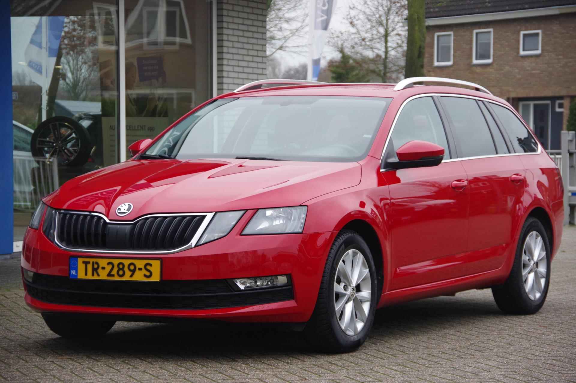 Skoda Octavia Combi 1.6 TDI AUTOMAAT App-connect Trekhaak Navigatie Stoelverwarming - 3/33