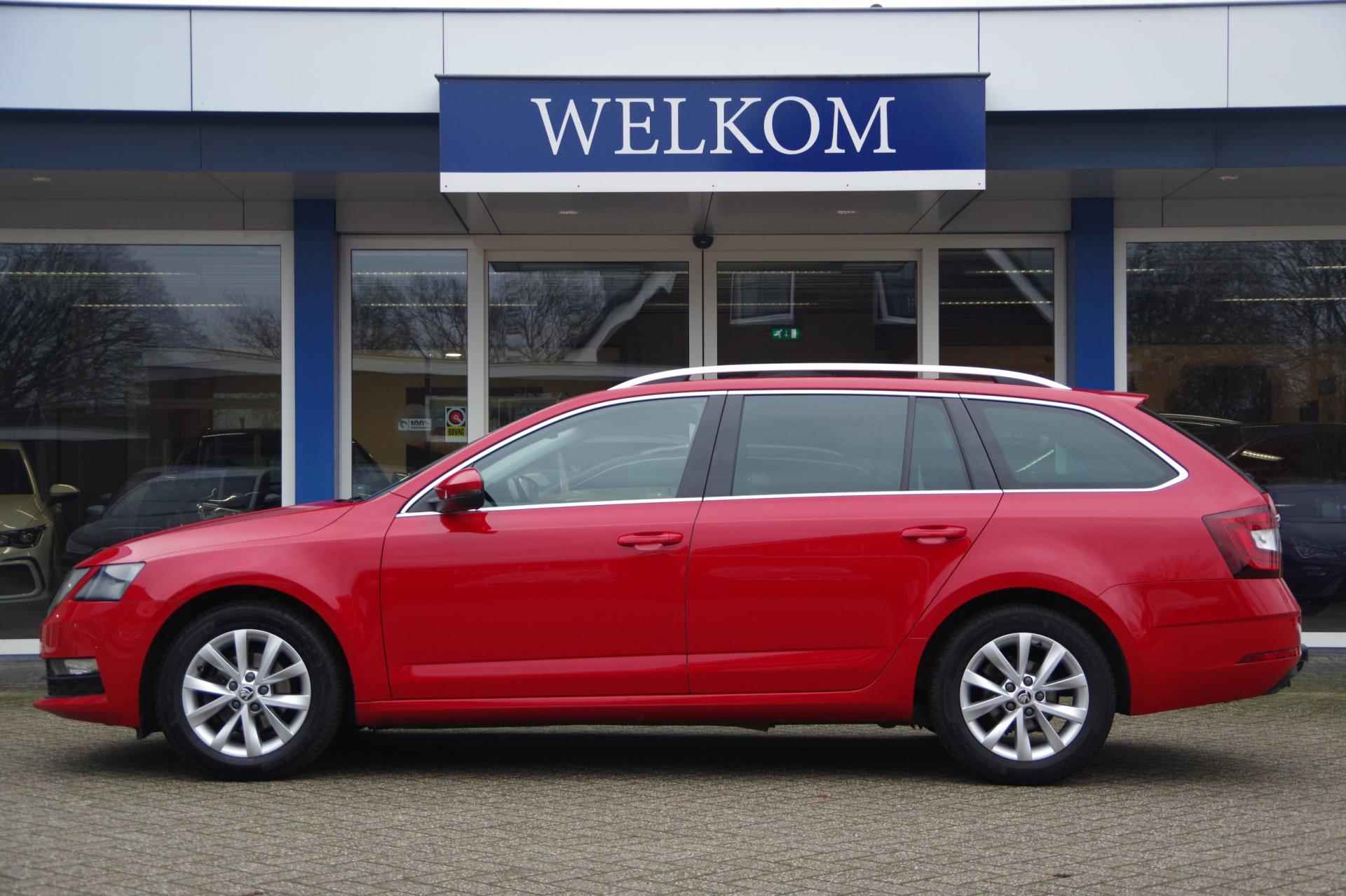 Skoda Octavia Combi 1.6 TDI AUTOMAAT App-connect Trekhaak Navigatie Stoelverwarming - 4/33