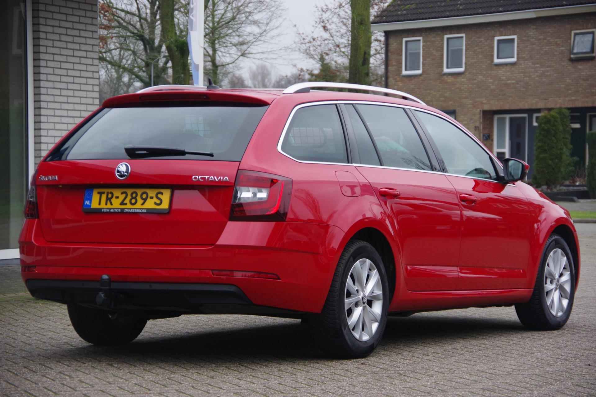 Skoda Octavia Combi 1.6 TDI AUTOMAAT App-connect Trekhaak Navigatie Stoelverwarming - 6/33